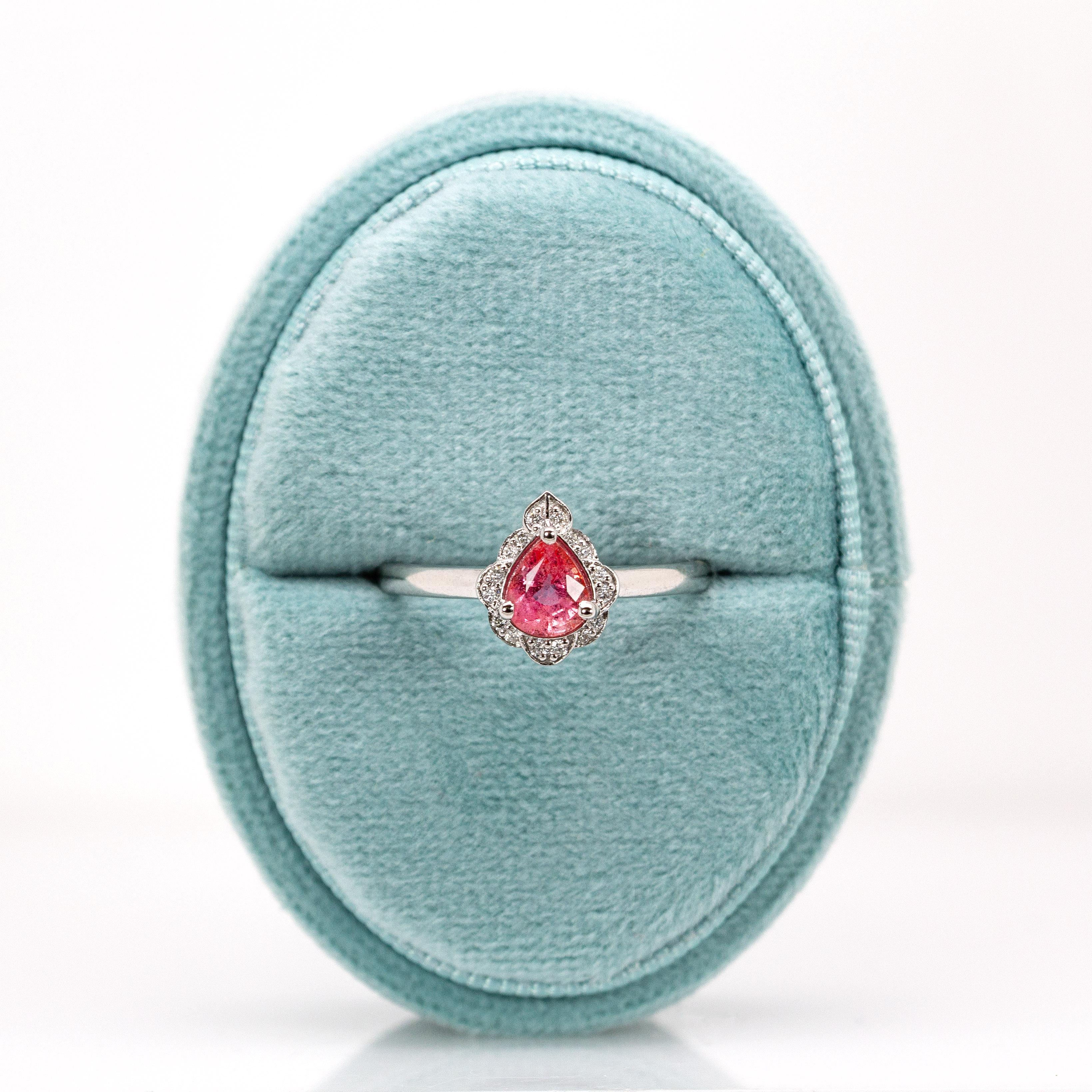 Anello con zaffiro Padparadscha di Ceylon e accenti di diamanti naturali in oro bianco 14 carati in vendita 1