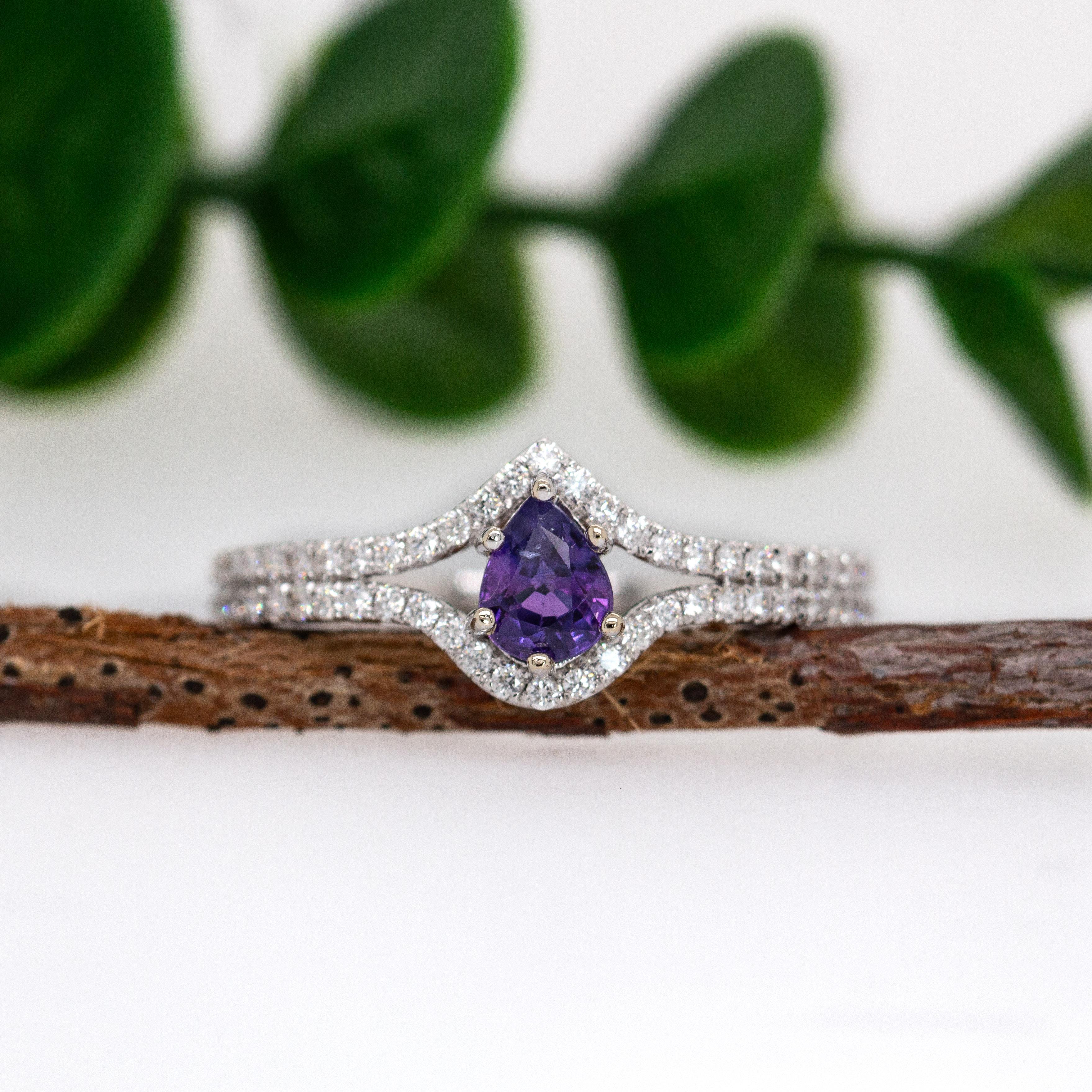 Anello con zaffiro viola di Ceylon e accenti di diamanti estratti dalla terra in oro bianco 14 carati In condizioni Nuovo in vendita a Columbus, OH