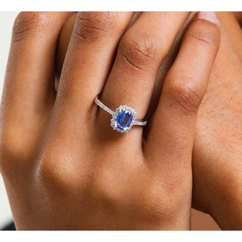 Round Cut Ceylon Royal Blue Sapphire And Diamond 1.40ct Ring For Sale