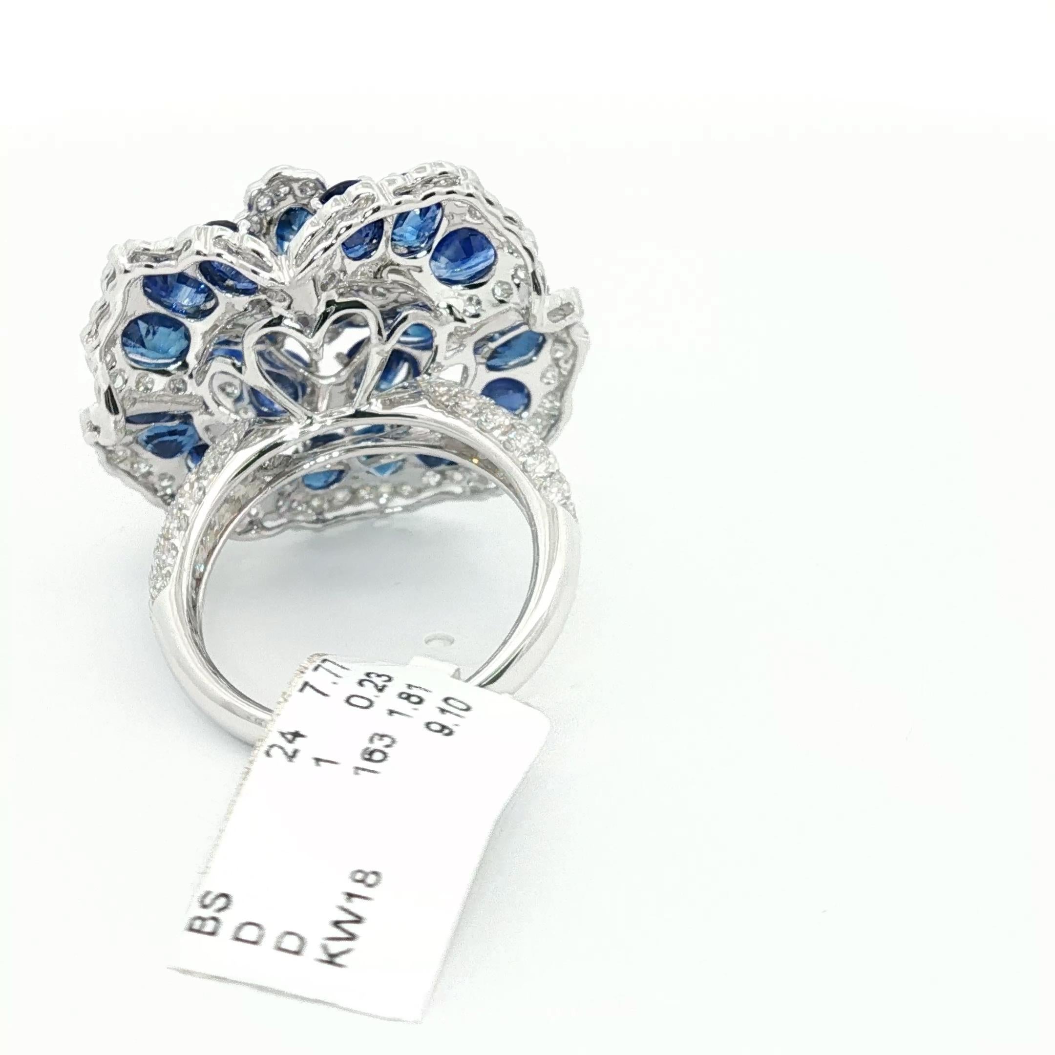 Ceylon Saphir 10,12ct Kamelien-Cocktailring mit Diamant-Halo 18K Weißgold im Angebot 11