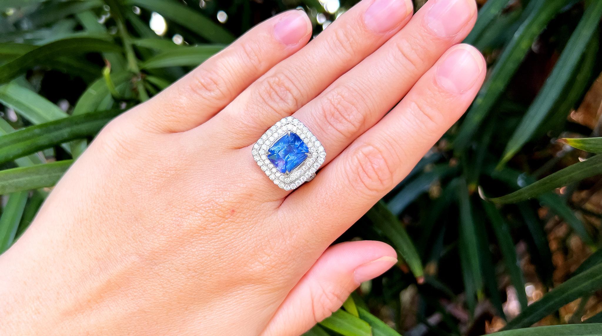 Ceylon Sapphire = 5.50 Carat
Diamonds = 1.30 Carats
( Color: F, Clarity: VS )
Metal: 18K Gold
Ring Size: 6.5 US
It can be resized complimentary