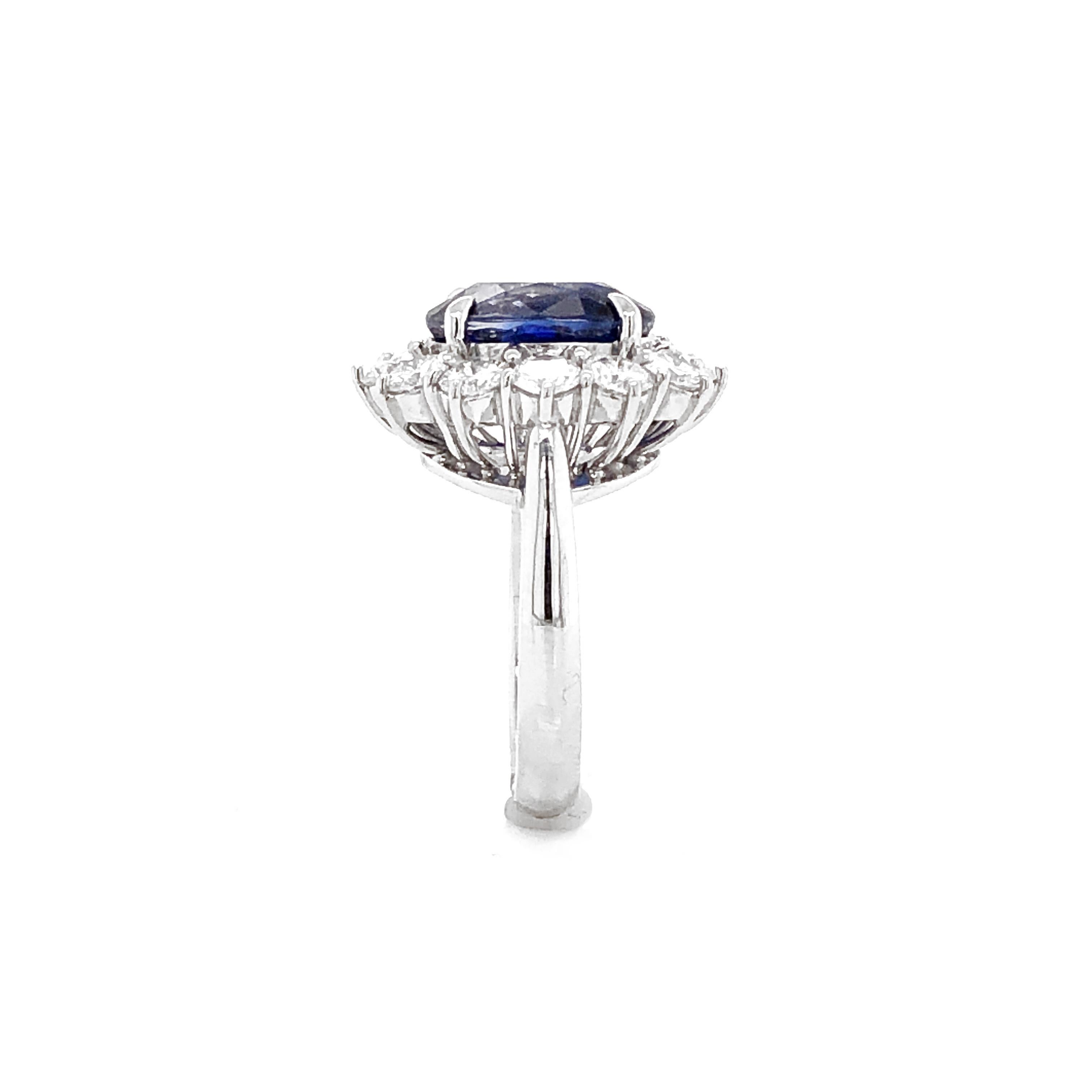 Ceylon Oval Cut Sapphire 7.10 Carat Diamonds Platinum Statement Ring For Sale 1
