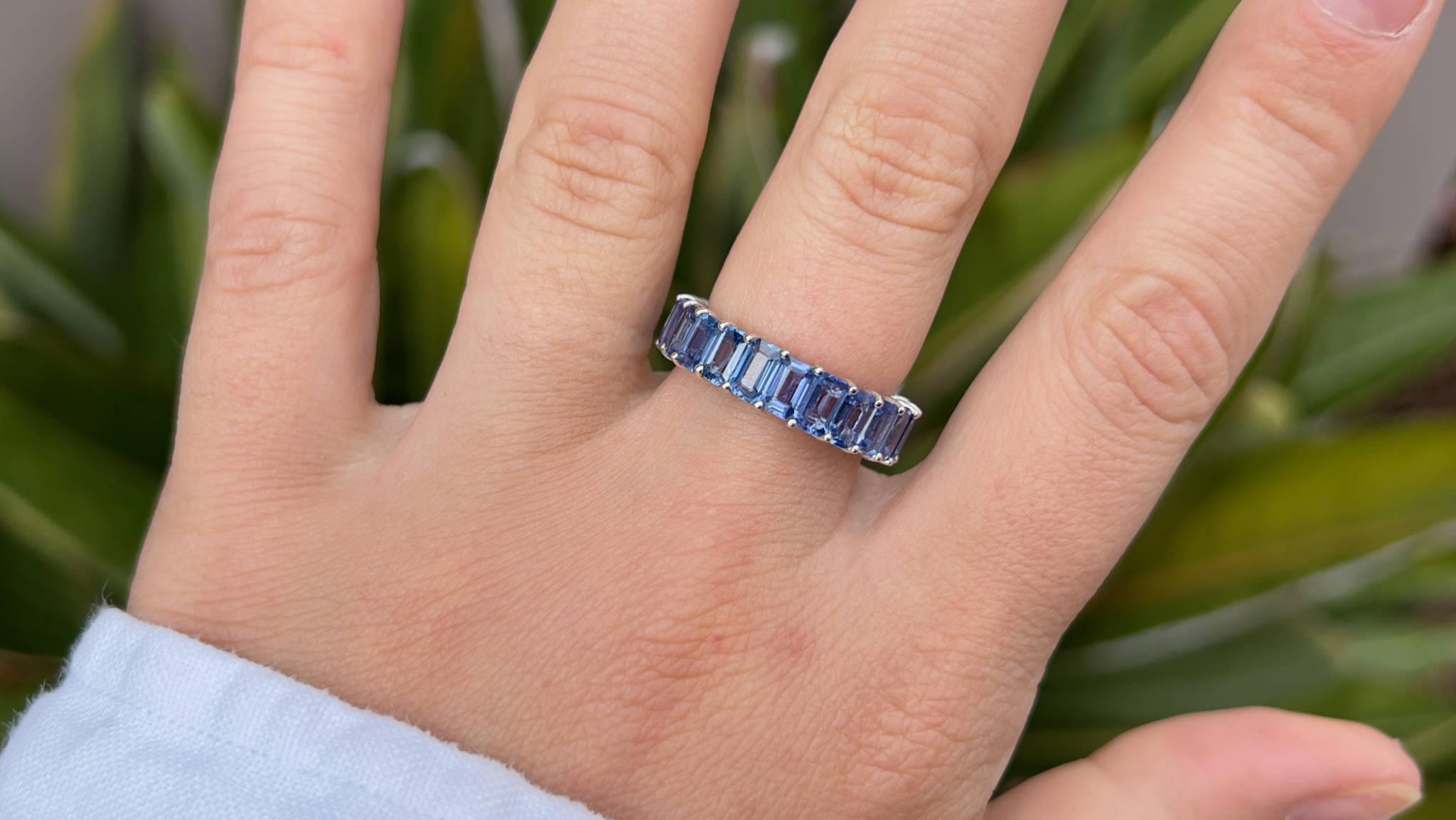 Ceylon Sapphire 7.19 Carats Total Ring 18k Gold In Excellent Condition For Sale In Carlsbad, CA