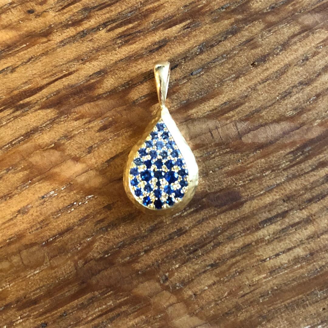 Artisan Ceylon Sapphire and Canadian Diamond 18 Karat Gold Drop Pendant Necklace