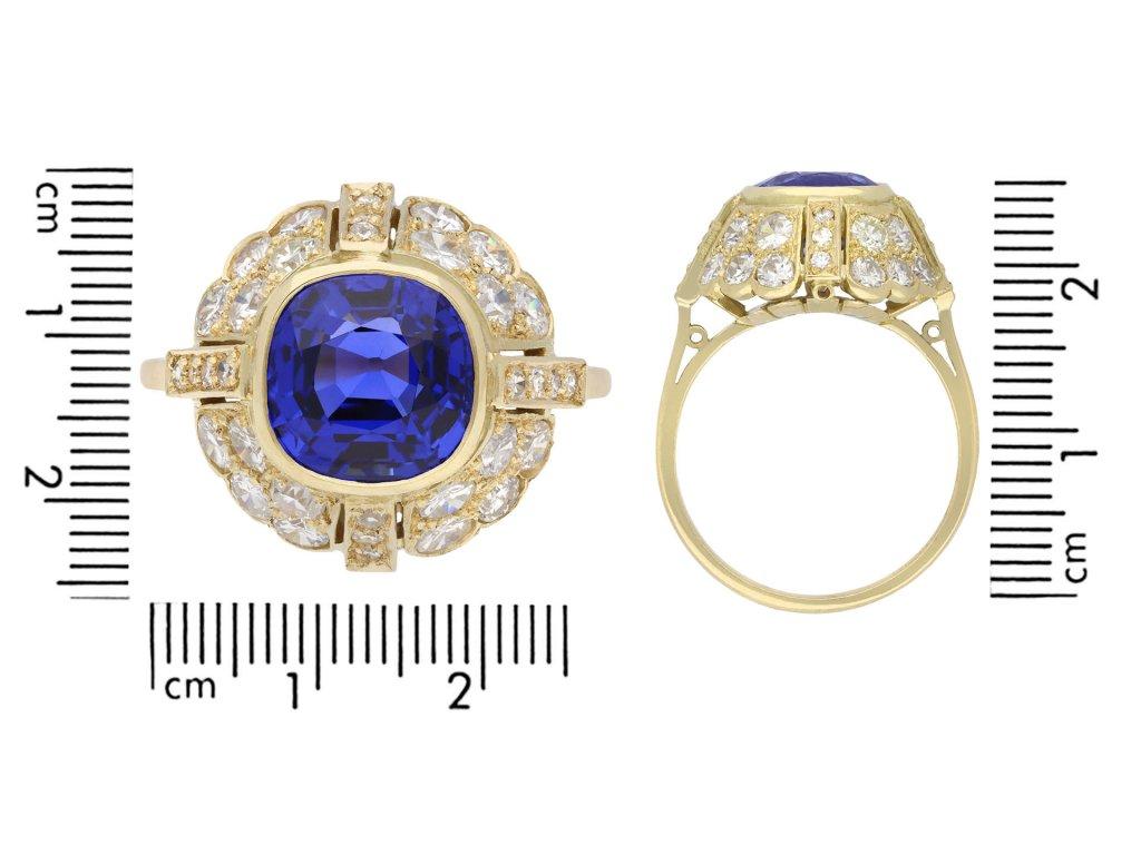Ceylon Sapphire and Diamond Cluster Ring, 1940 In Good Condition For Sale In London, GB