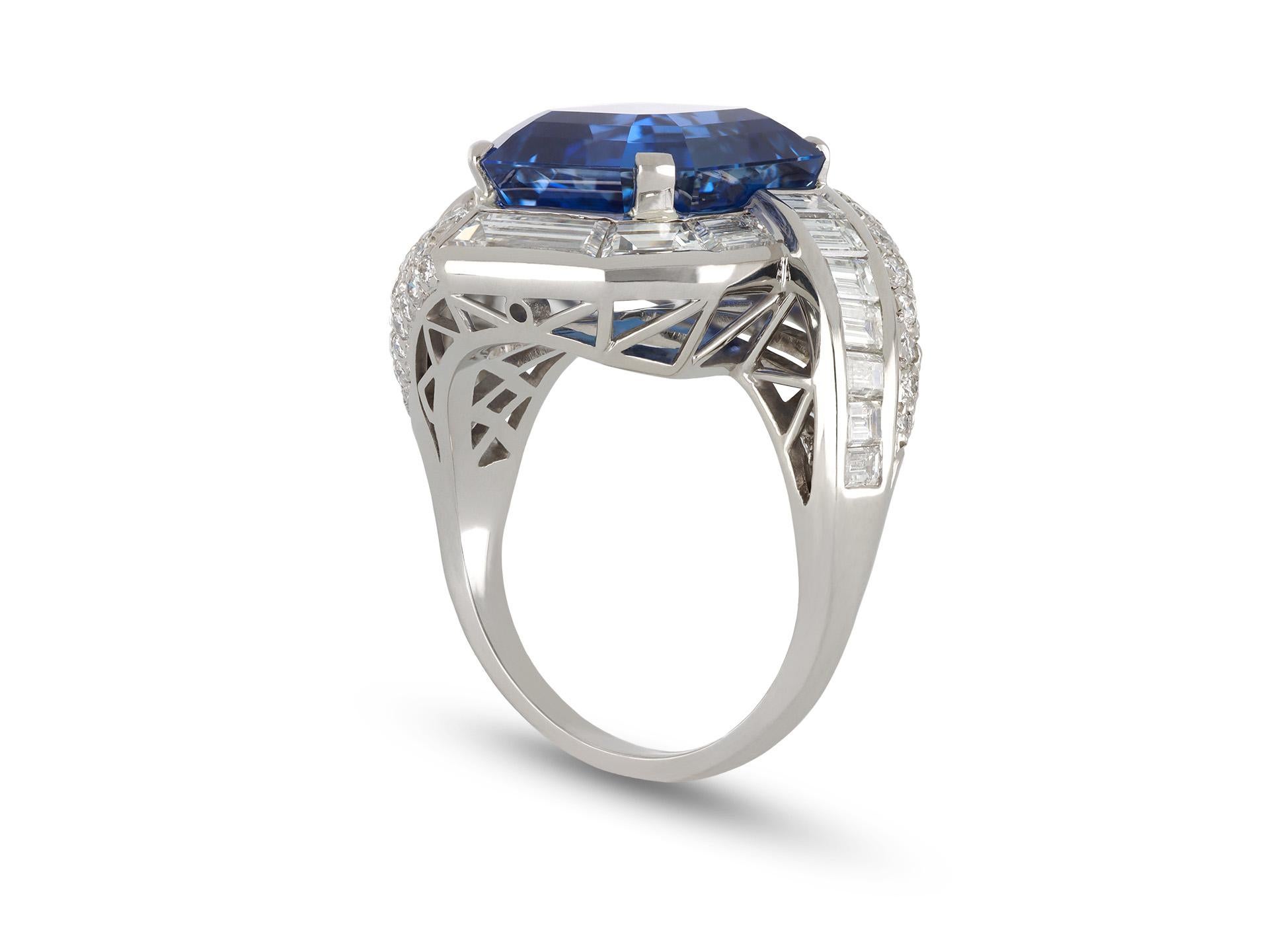 Ceylon-Saphir und Diamant-Cluster-Ring, amerikanisch, um 1960. (Retro) im Angebot