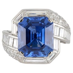 Anello con zaffiro di Ceylon e diamanti, americano, circa 1960.