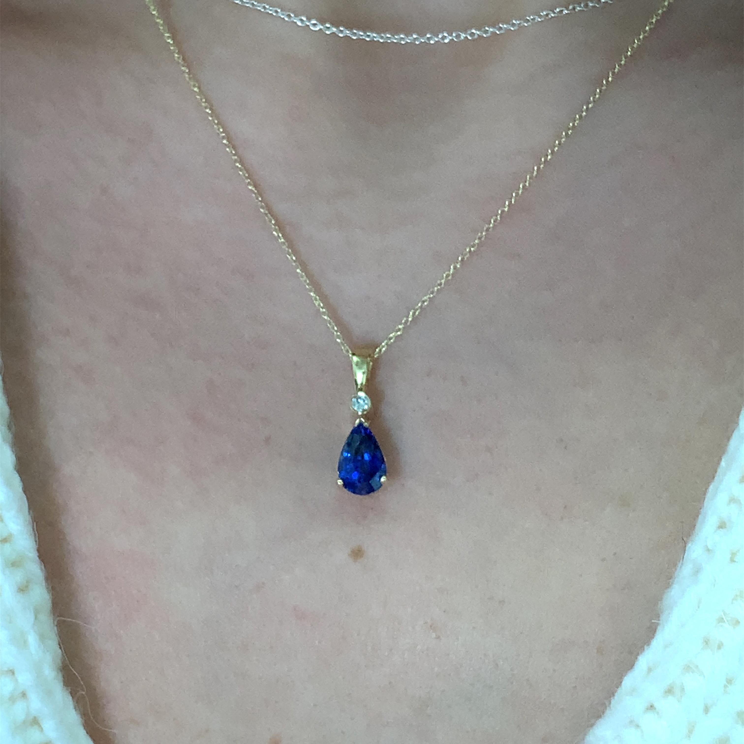 Art Deco Ceylon sapphire and diamond drop pendant necklace 18k yellow gold For Sale
