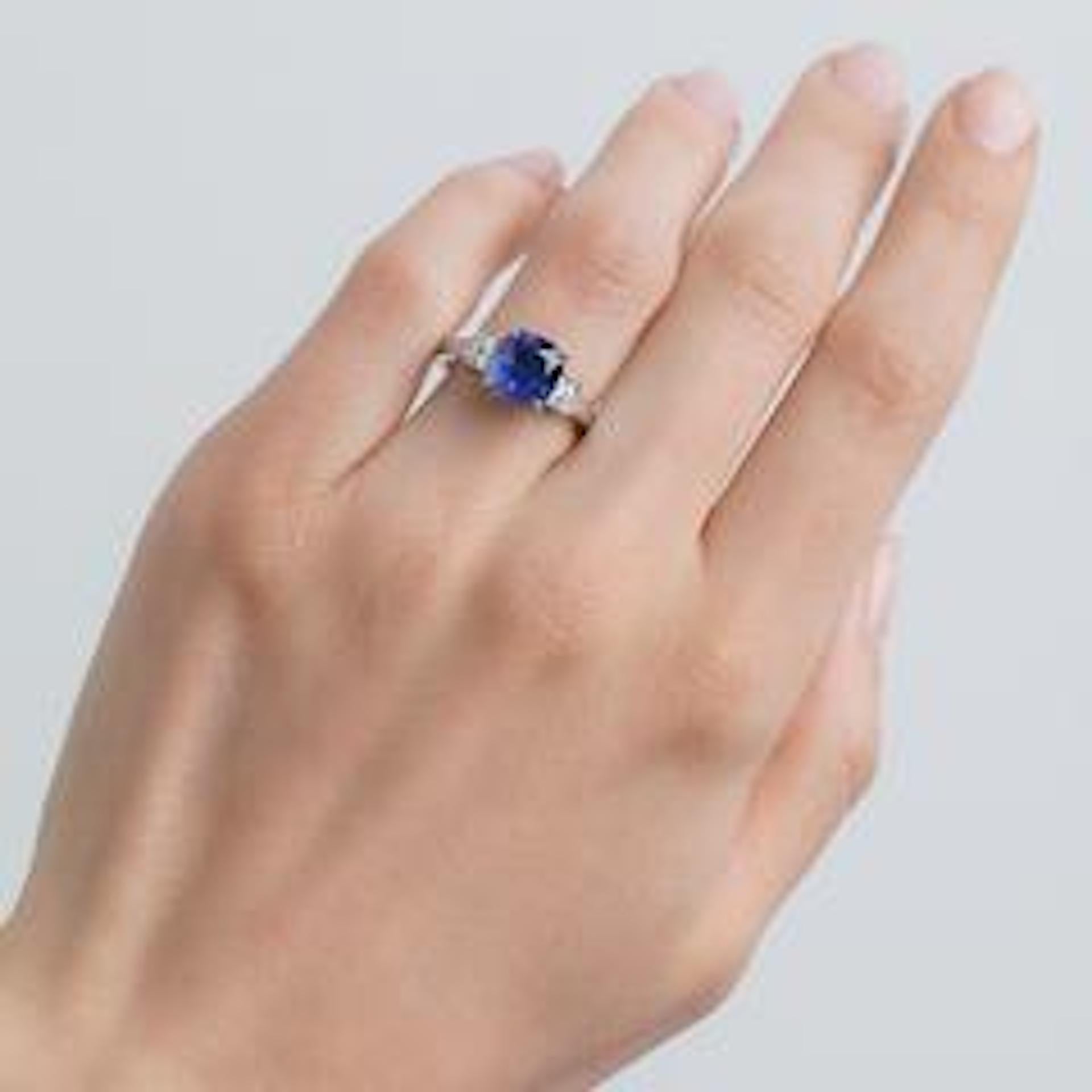 Ceylon Sapphire and Diamond Platinum Engagement Ring In Excellent Condition In Beverly Hills, CA