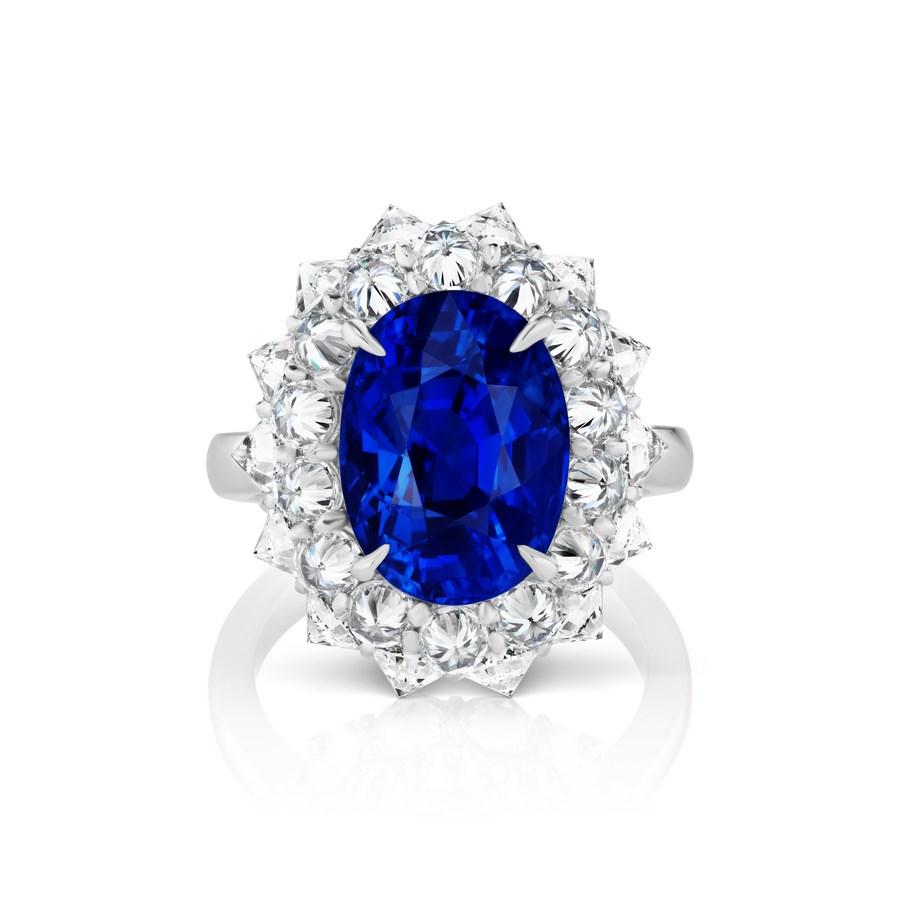 Ceylon Sapphire (Heated) weighing 14.85 Carats surrounded with reverse-set Round Brilliant Diamonds and continuing along the shank weighing 3.50 Carats. Set in Platinum.
Size 6. Made in Platinum 950.