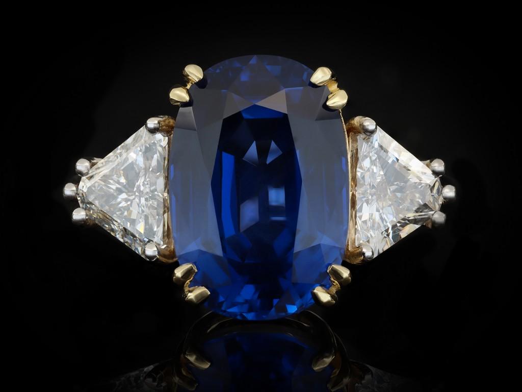 Women's or Men's Ceylon Sapphire and Diamond Three Stone Ring, circa 1970 For Sale
