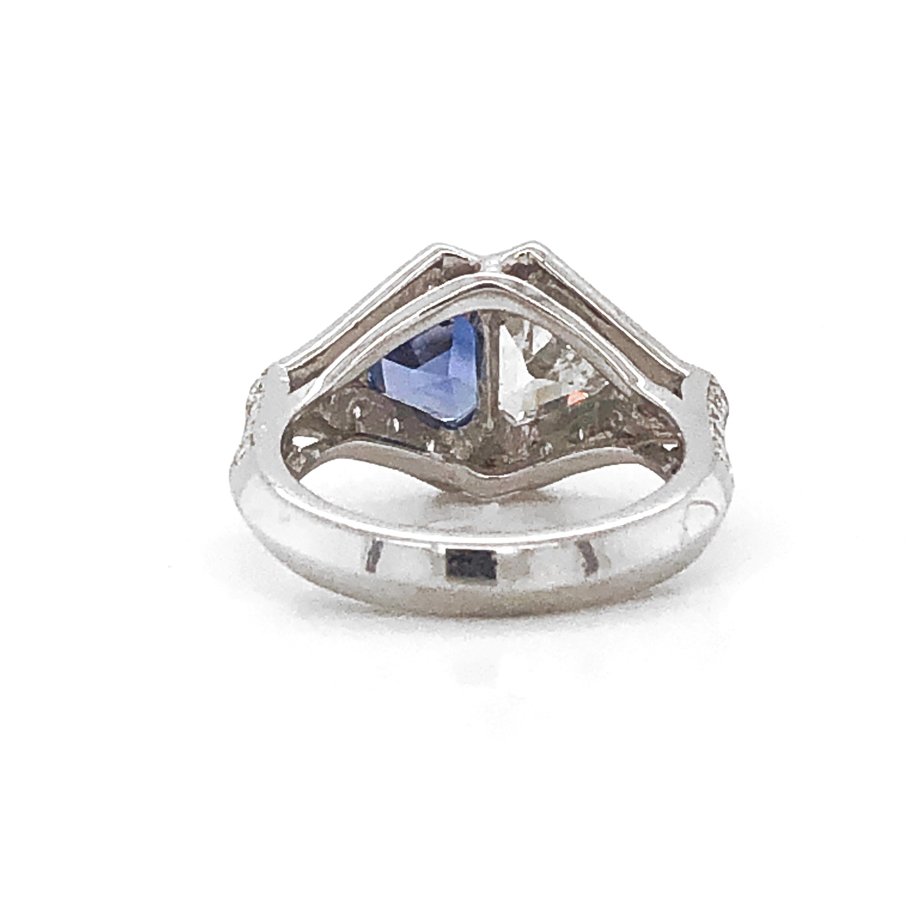 Women's Ceylon Sapphire 1.22 Carat and Diamond 0.97 Carat Twin Combination Platinum Ring For Sale