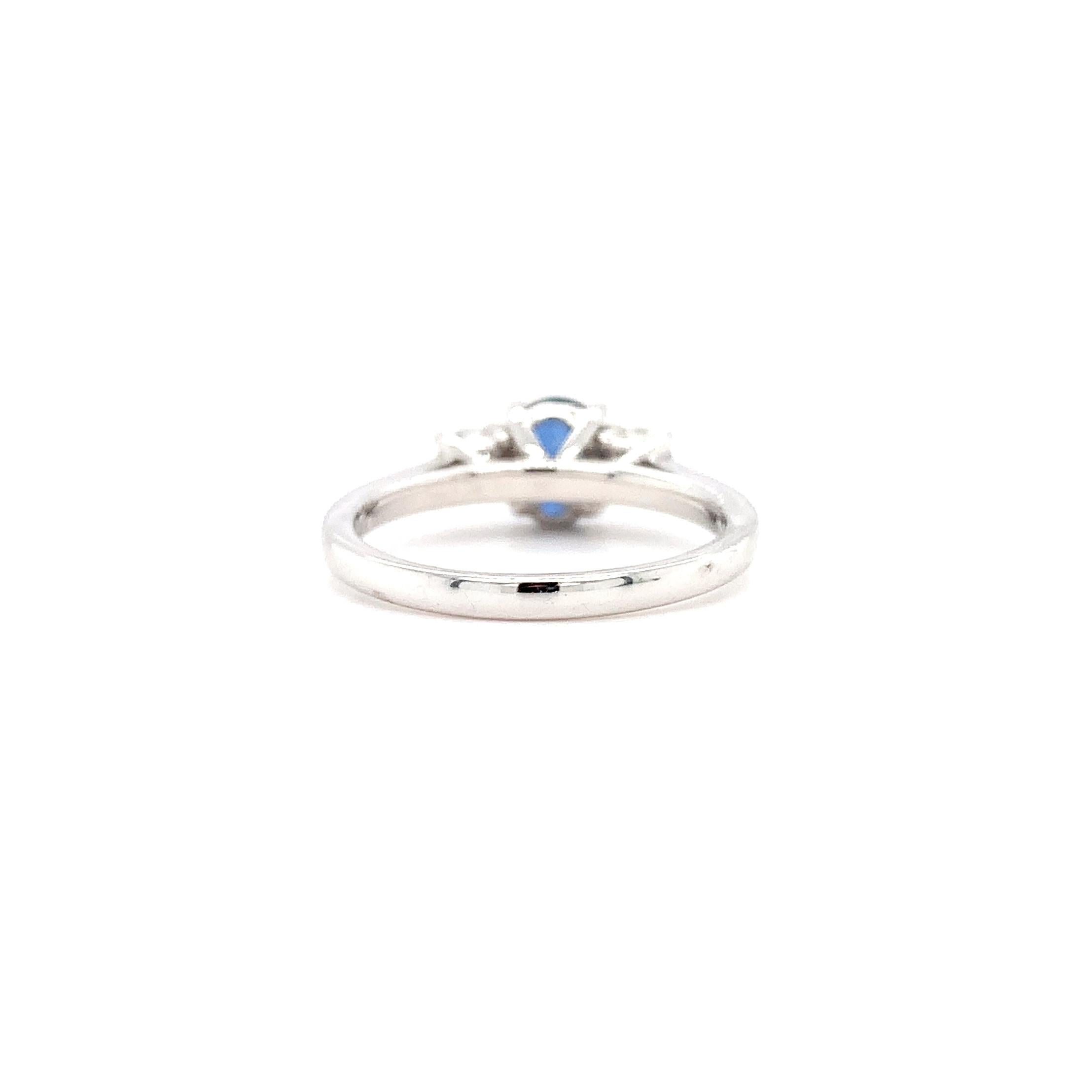 Women's Ceylon sapphire and diamonds trilogy engagement ring 18k white gold For Sale