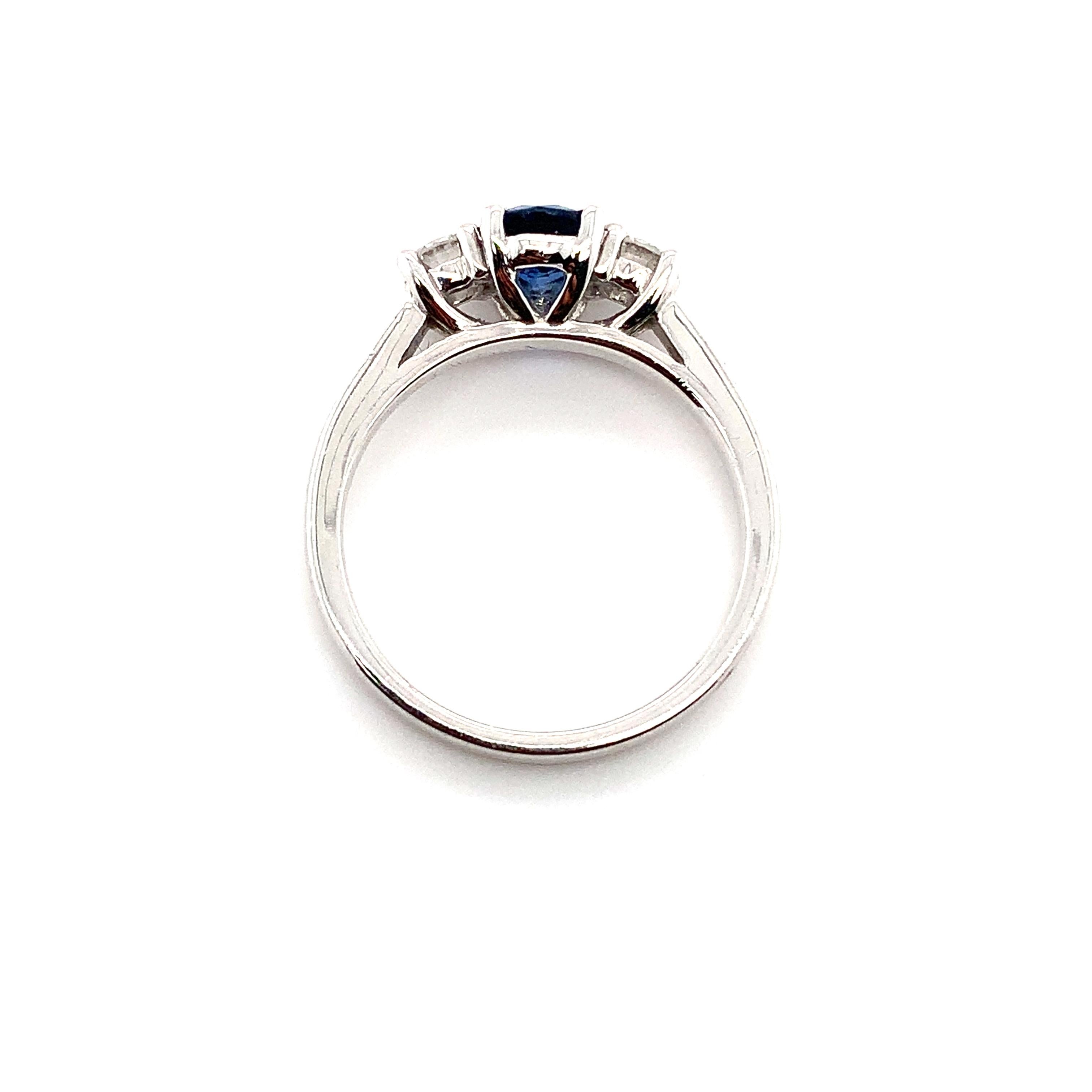 Ceylon sapphire and diamonds trilogy engagement ring 18k white gold For Sale 2