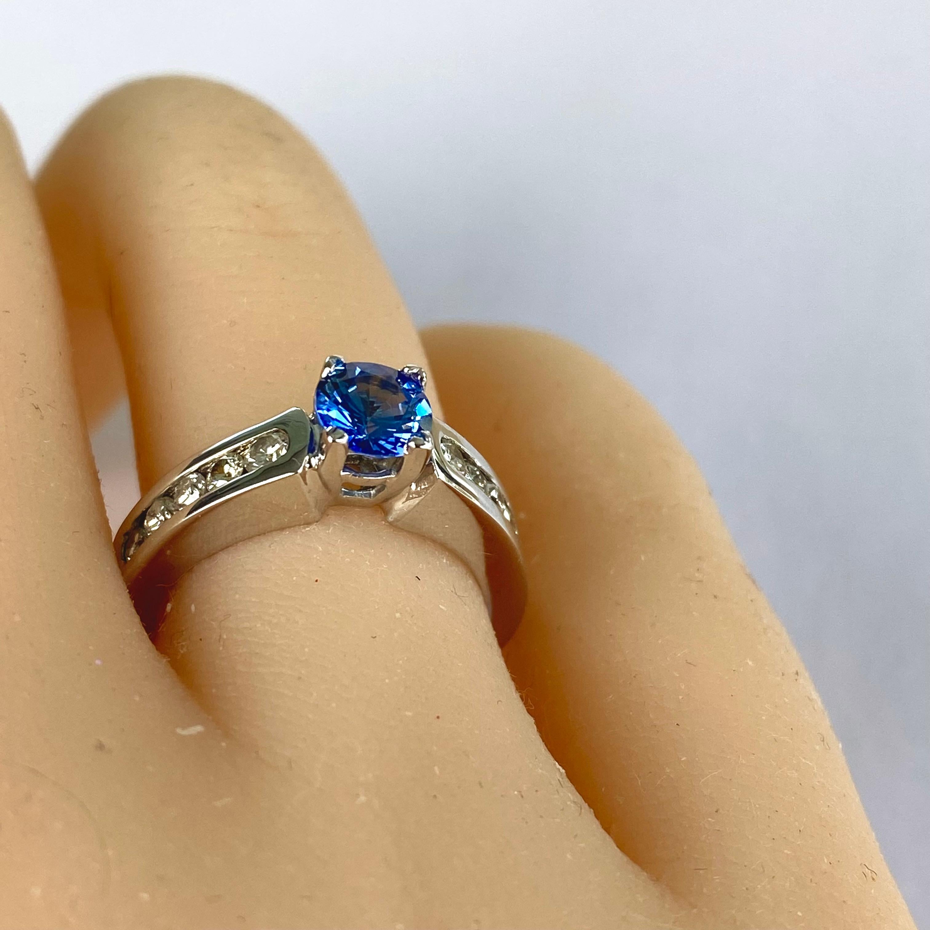 Women's Ceylon Sapphire Diamond 0.90 Carat 14 Karat White Gold Engagement Ring Size 5.5 For Sale