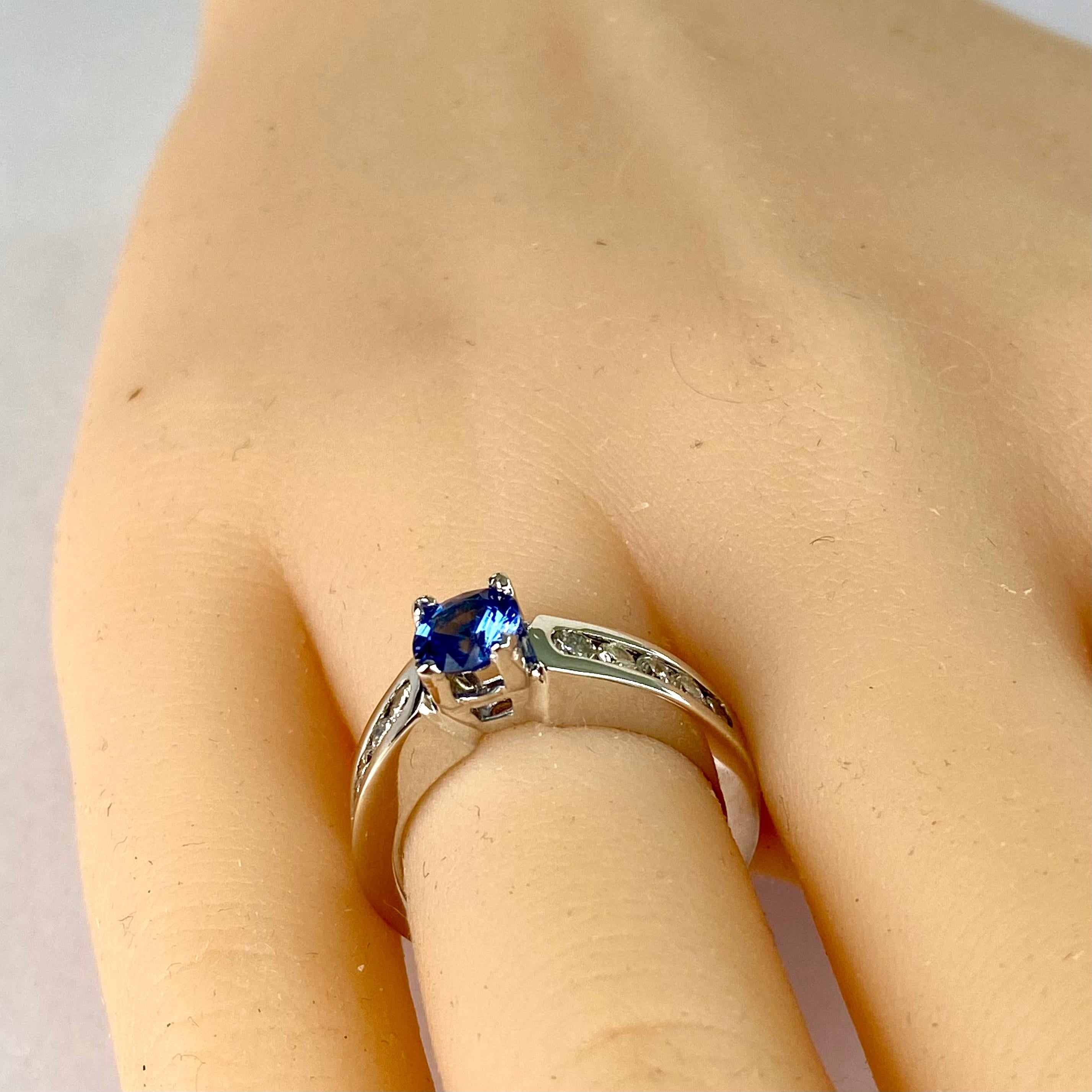 Ceylon Sapphire Diamond 0.90 Carat 14 Karat White Gold Engagement Ring Size 5.5 For Sale 2
