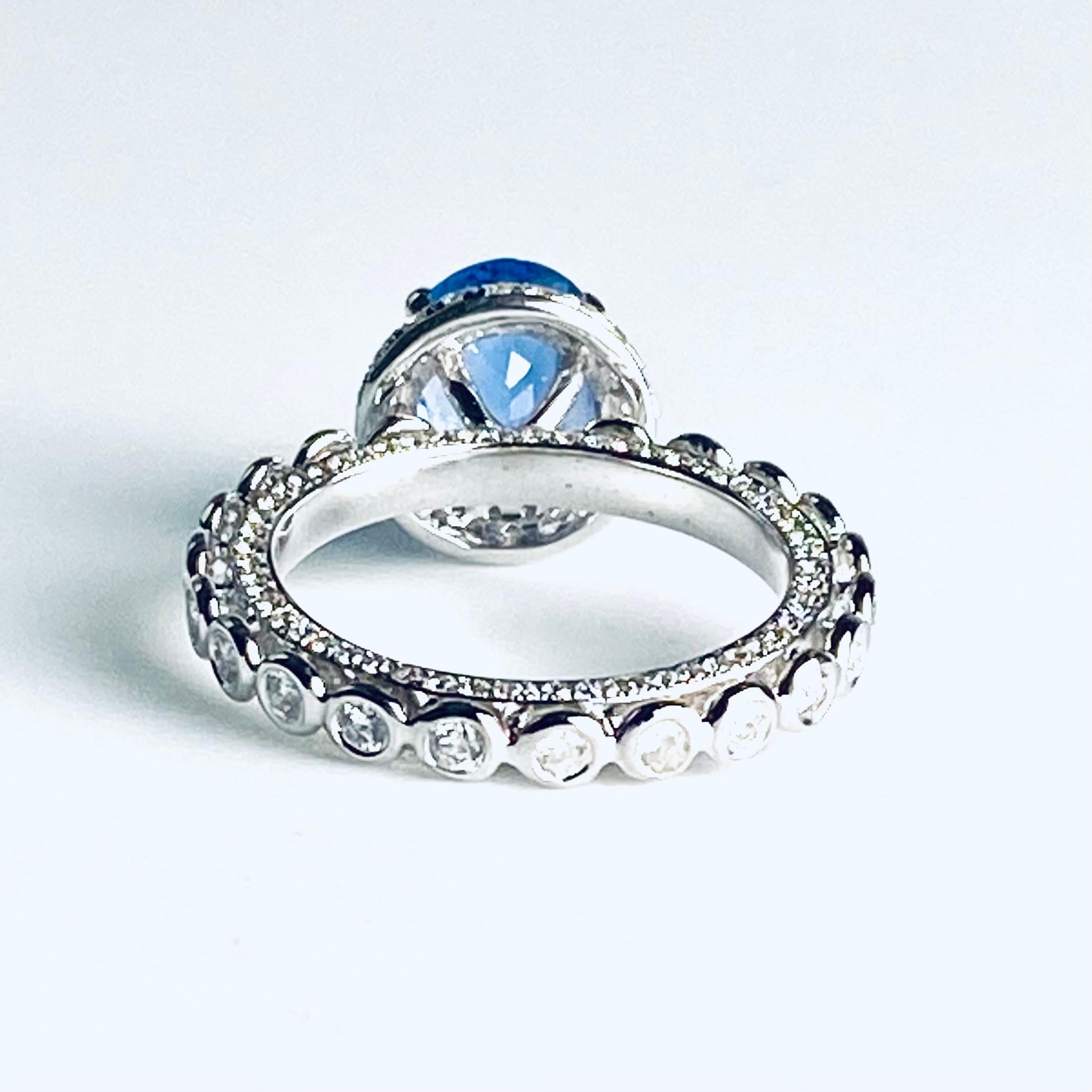 Ceylon Sapphire Diamonds 4.31 Carat Eighteen Karat Gold Cocktail Ring Size 6 For Sale 2