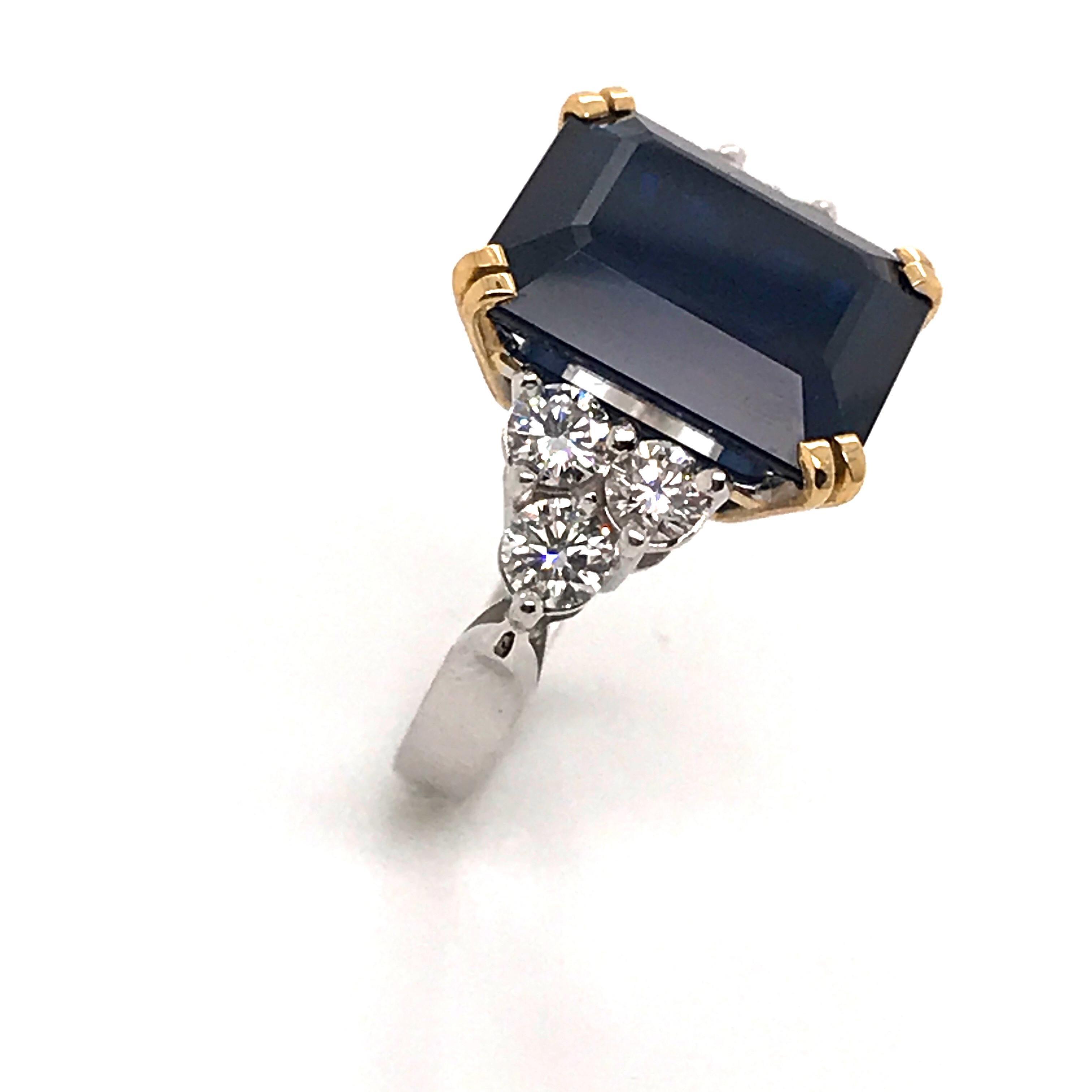 Ceylon Sapphire Diamonds Emerald Size White and Yellow Gold Ring In New Condition In Vannes, FR