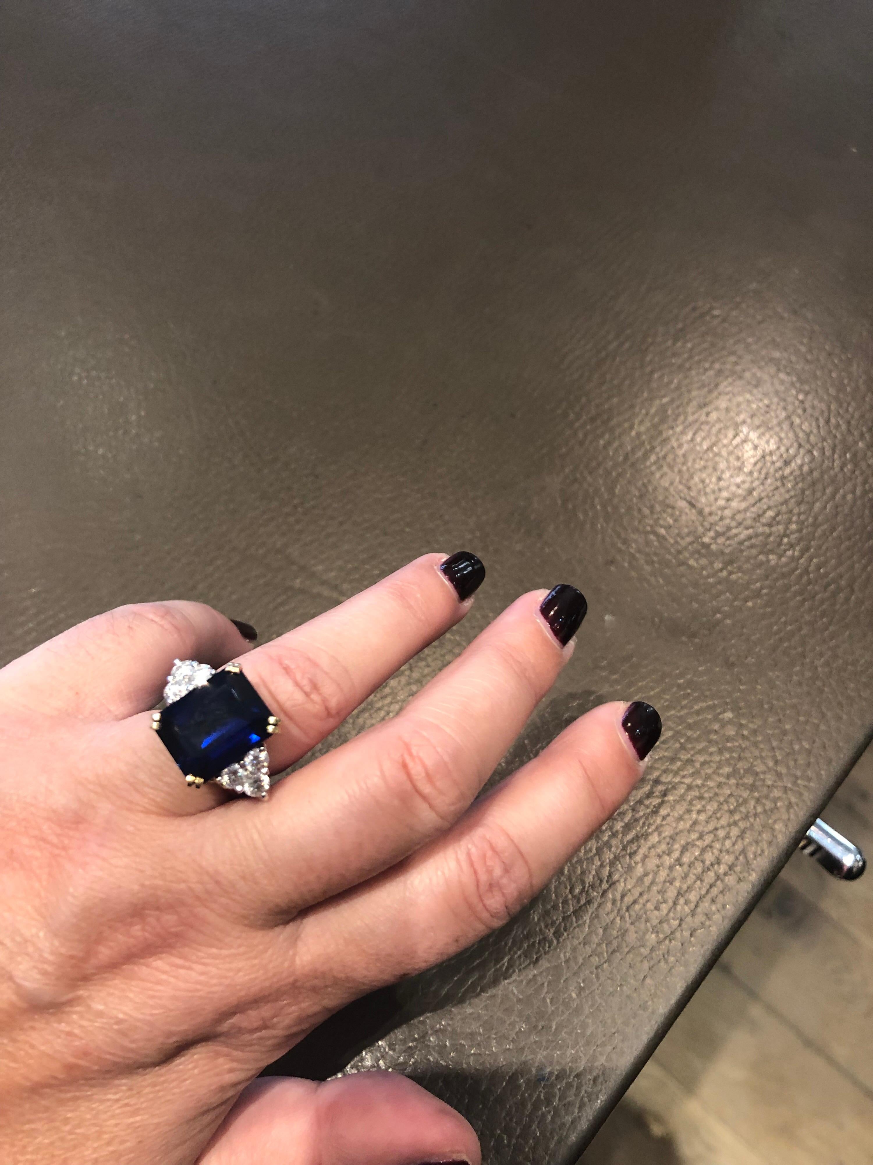 Ceylon Sapphire Diamonds White and Yellow Gold Ring In New Condition In Vannes, FR