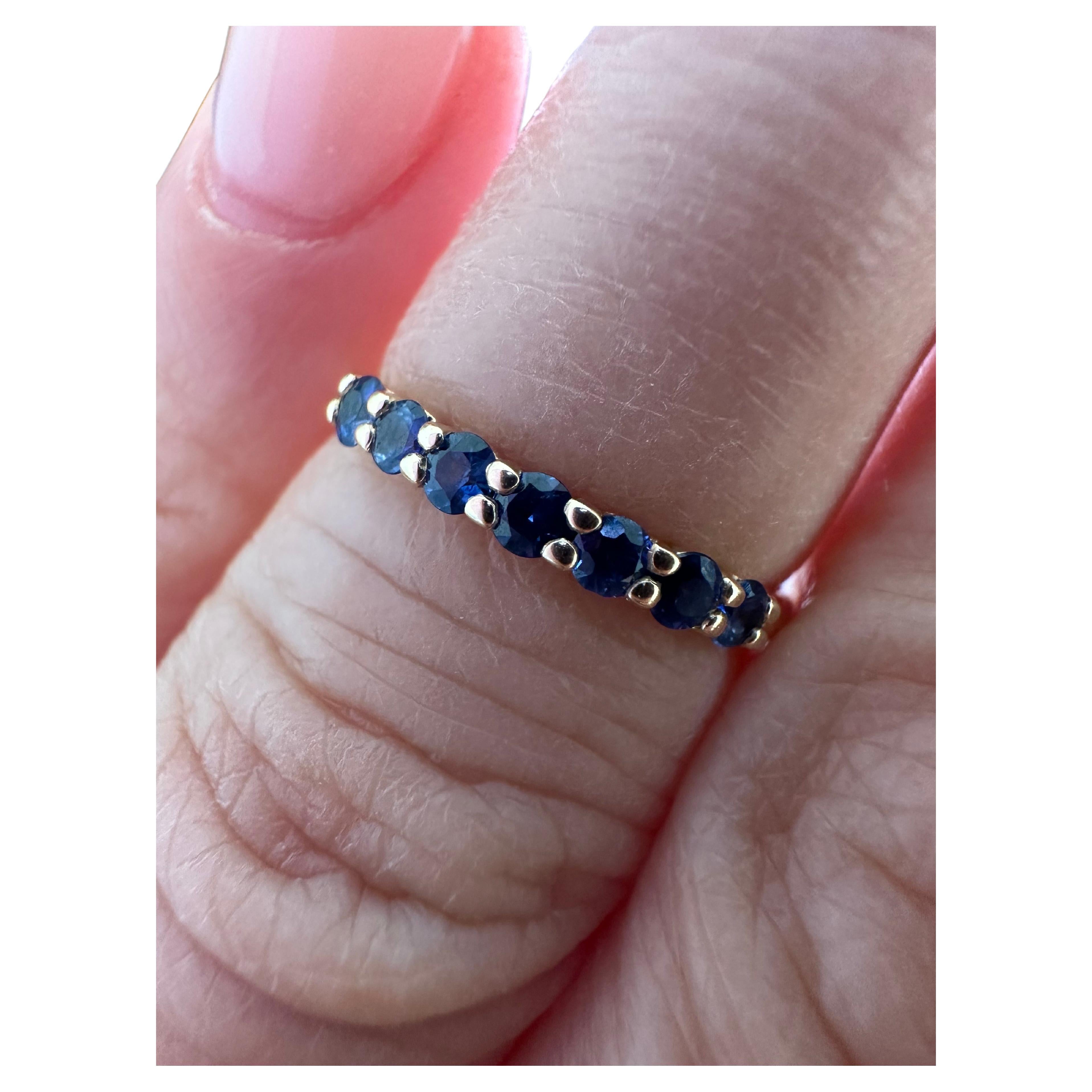 Ceylon sapphire minimal wedding band 14KT yellow gold size 4 For Sale