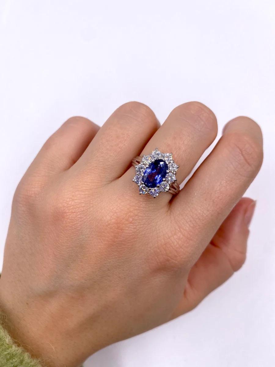Gold 18K vintage ring. 

Vintage ring set with a center Ceylon sapphire of approximately 2.00 Carats and 1.00 Carat diamonds 
(G colour - Vs clarity).  

The size is 54,5 and can be changed. 