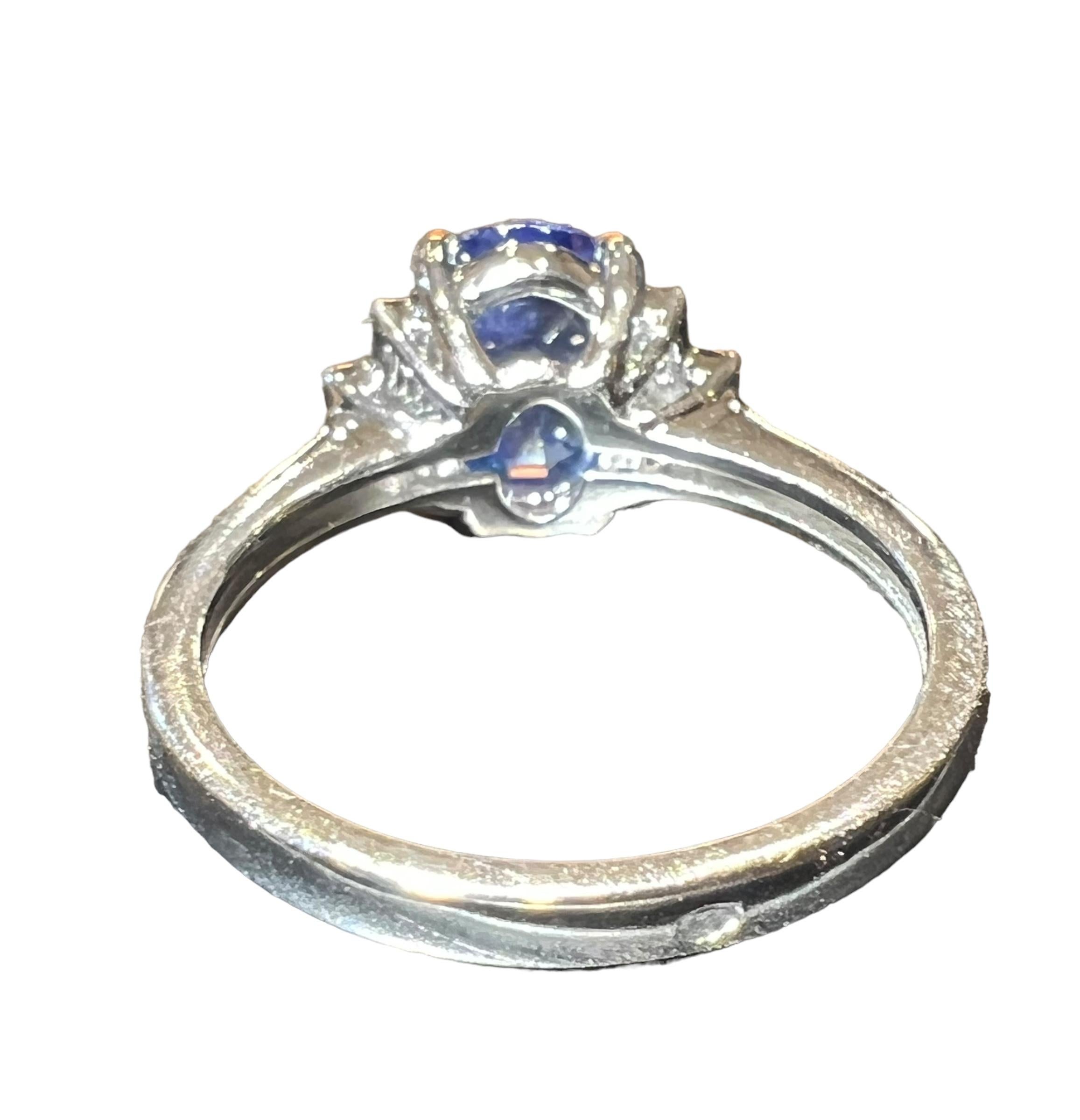 Ceylon sapphire ring 2.30 ct surrounded by calibrated diamonds In Good Condition For Sale In SAINT-OUEN-SUR-SEINE, FR
