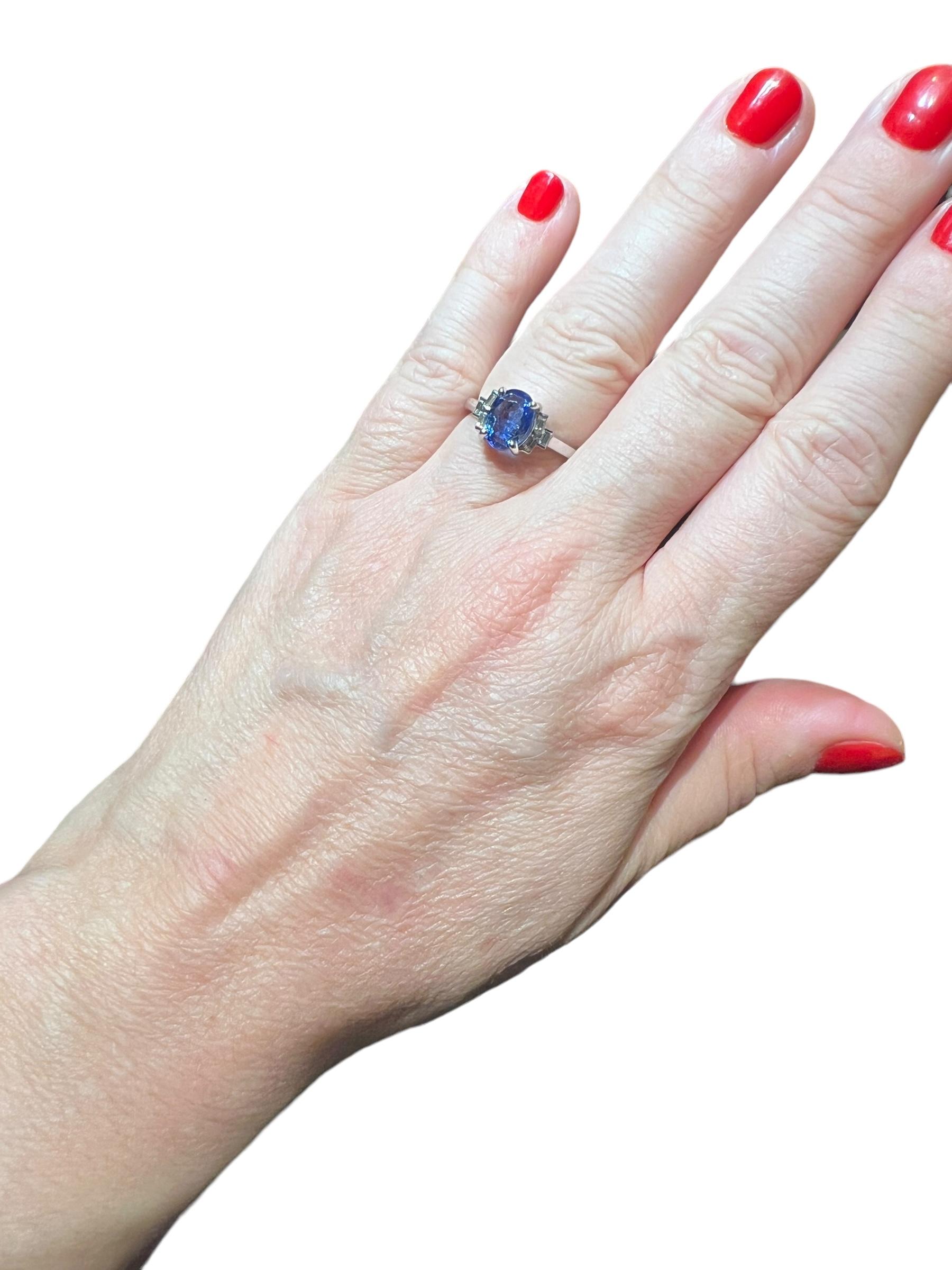Ceylon sapphire ring 2.30 ct surrounded by calibrated diamonds For Sale 1