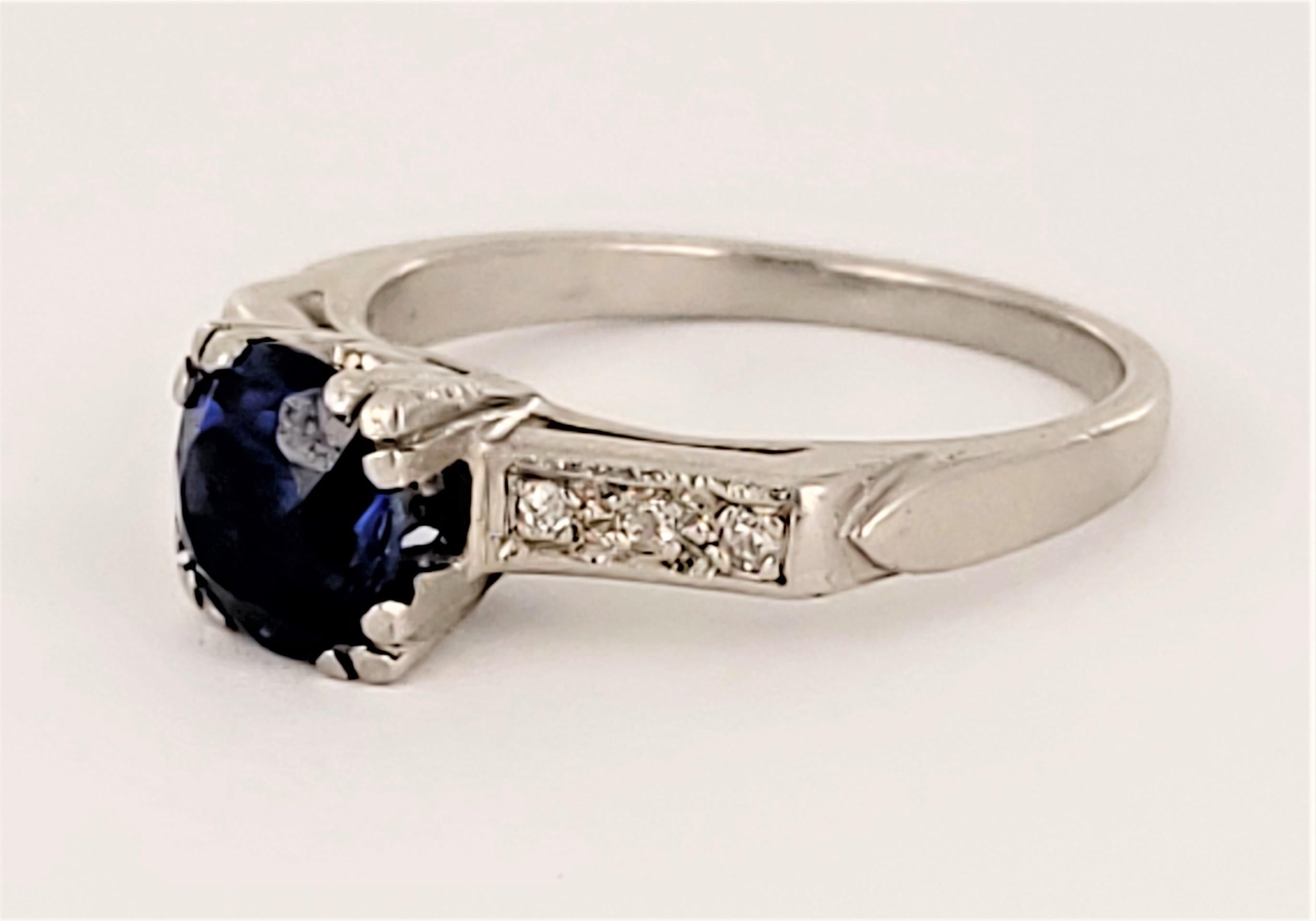 Round Cut Ceylon Sapphire Ring For Sale