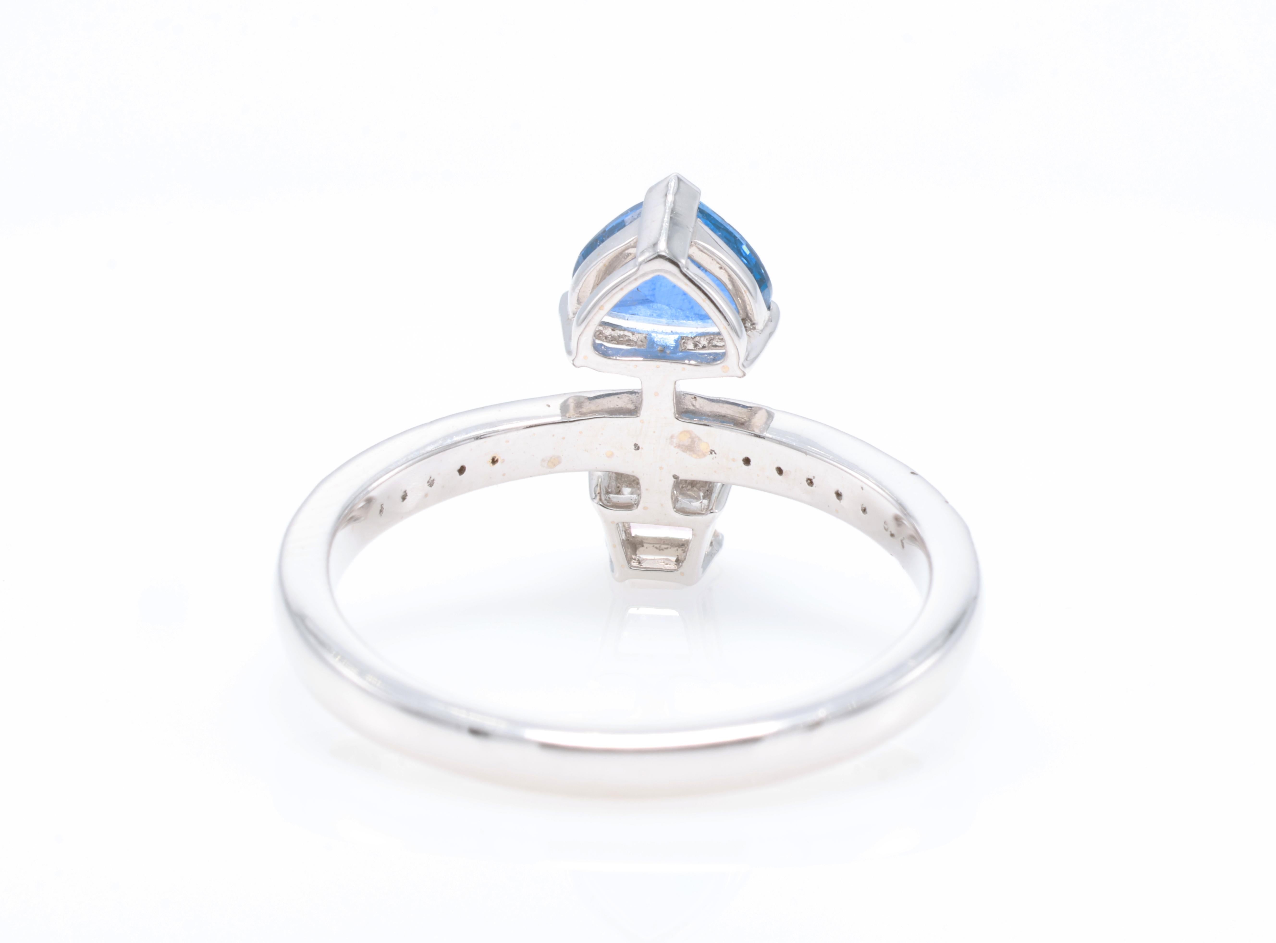 Women's or Men's Ceylon Sapphire Ring For Sale