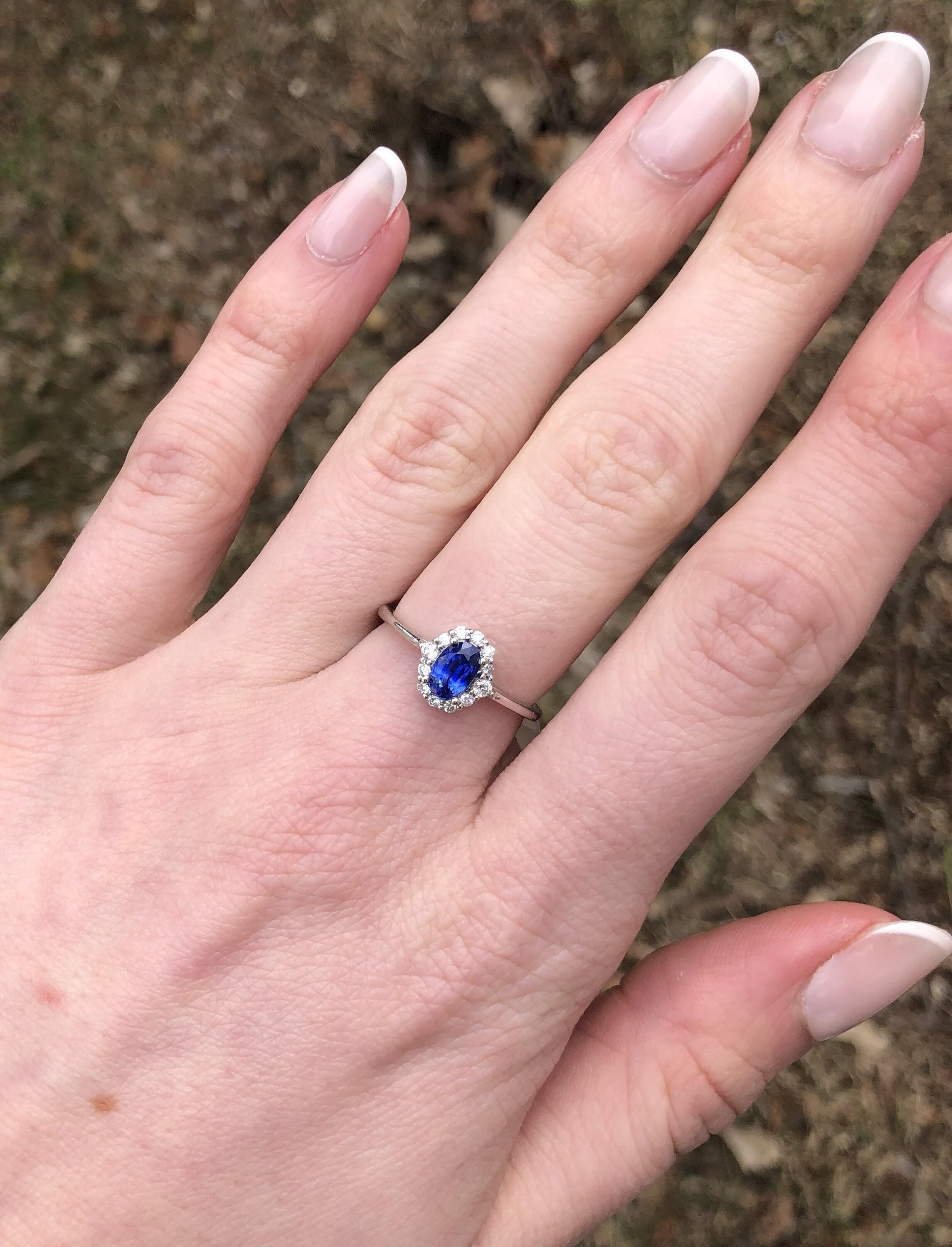 Modern Ceylon Sapphire Ring w Earth Mined Diamonds in Solid 14k White Gold Oval 6x4mm For Sale