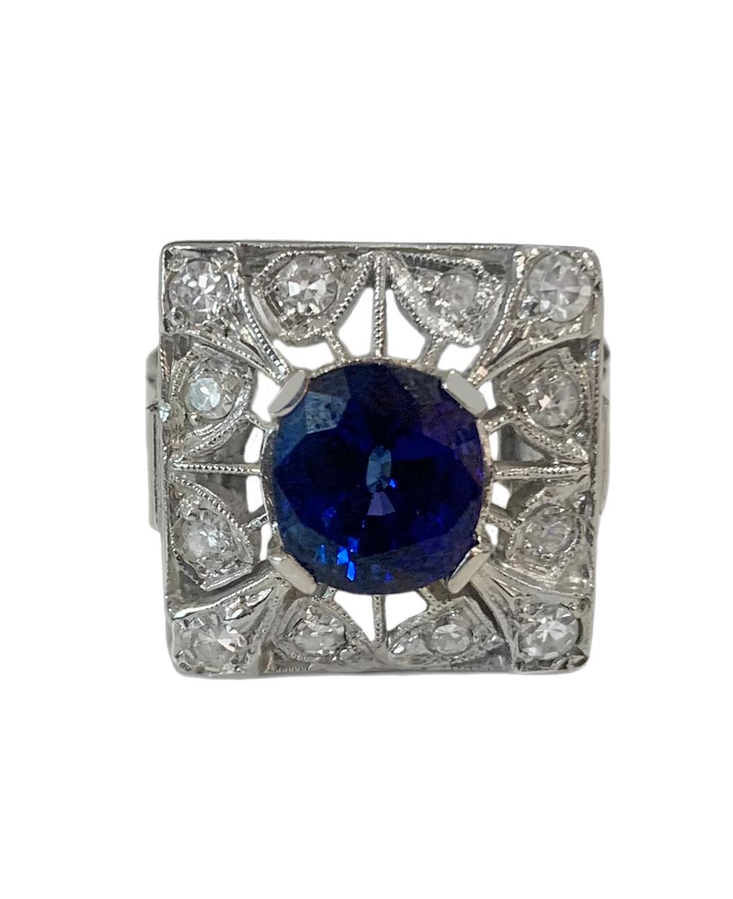 Ceylon Sapphire Ring With Diamonds In New Condition For Sale In New York, NY