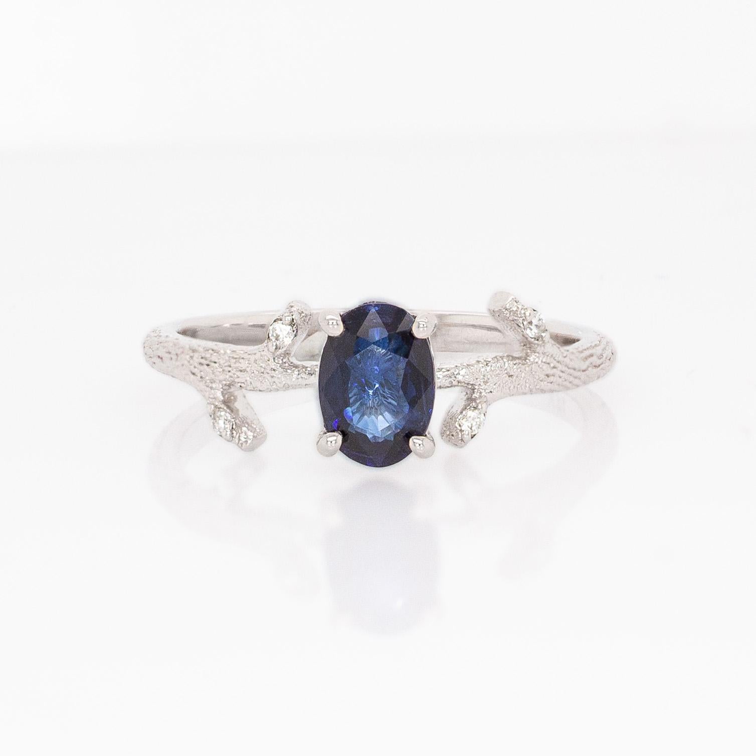 Contemporain Bague en saphir de Ceylan avec accents en diamant naturel : Or blanc massif 14k, 7x5mm en vente