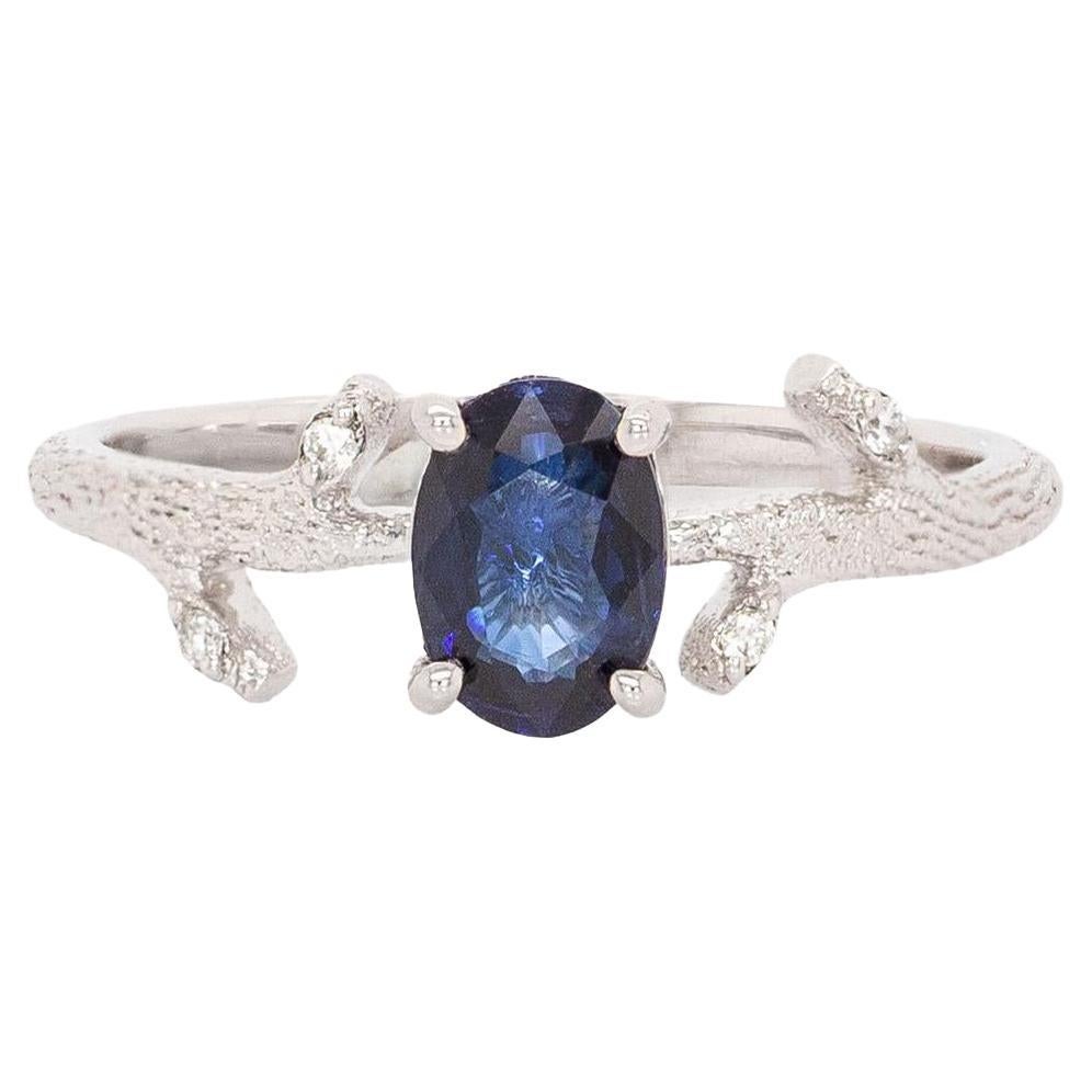 Bague en saphir de Ceylan avec accents en diamant naturel : Or blanc massif 14k, 7x5mm en vente