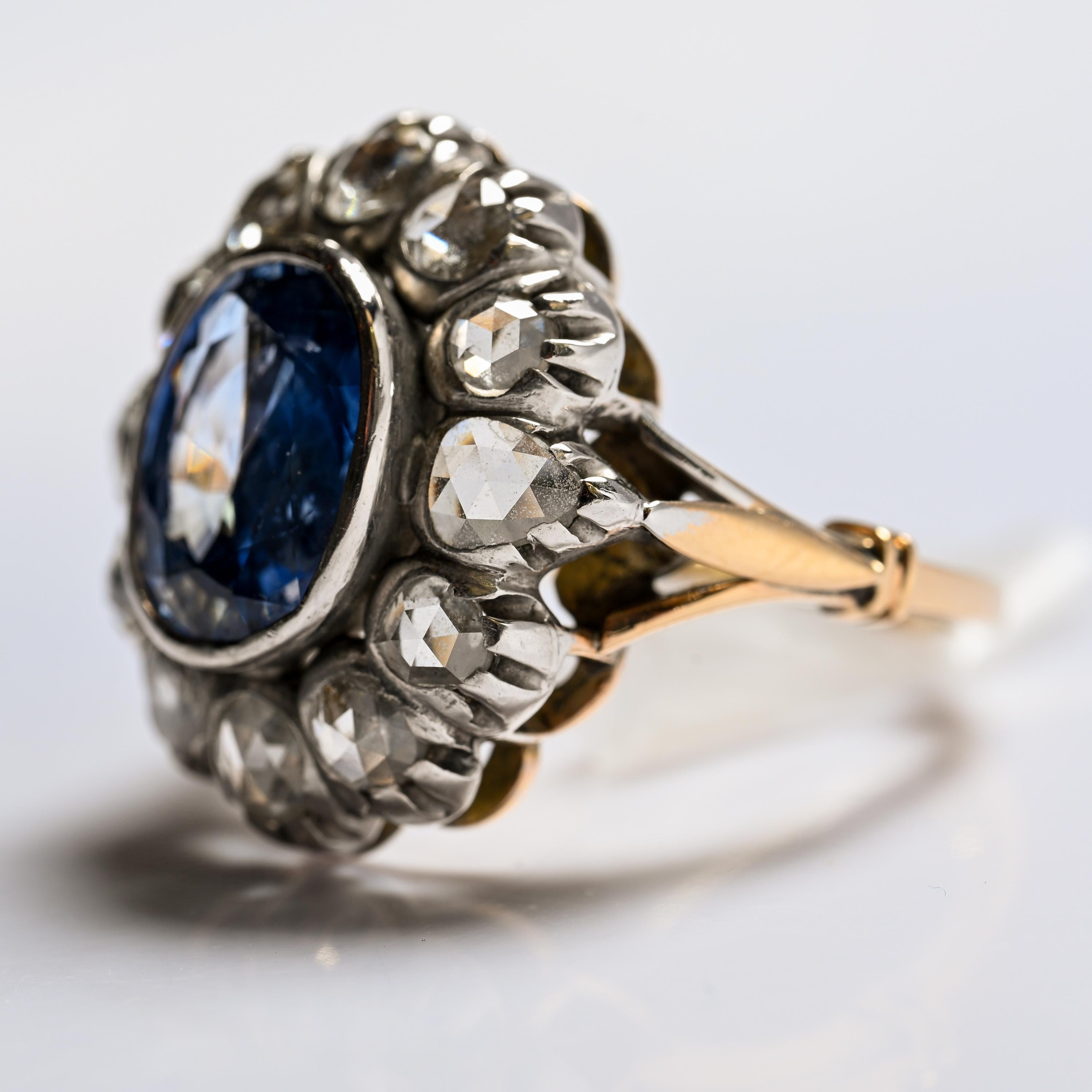 Bague à grappe de saphirs de Ceylan et de diamants taillés en rose, vers 1880, près de 7 carats Excellent état - En vente à Southbury, CT