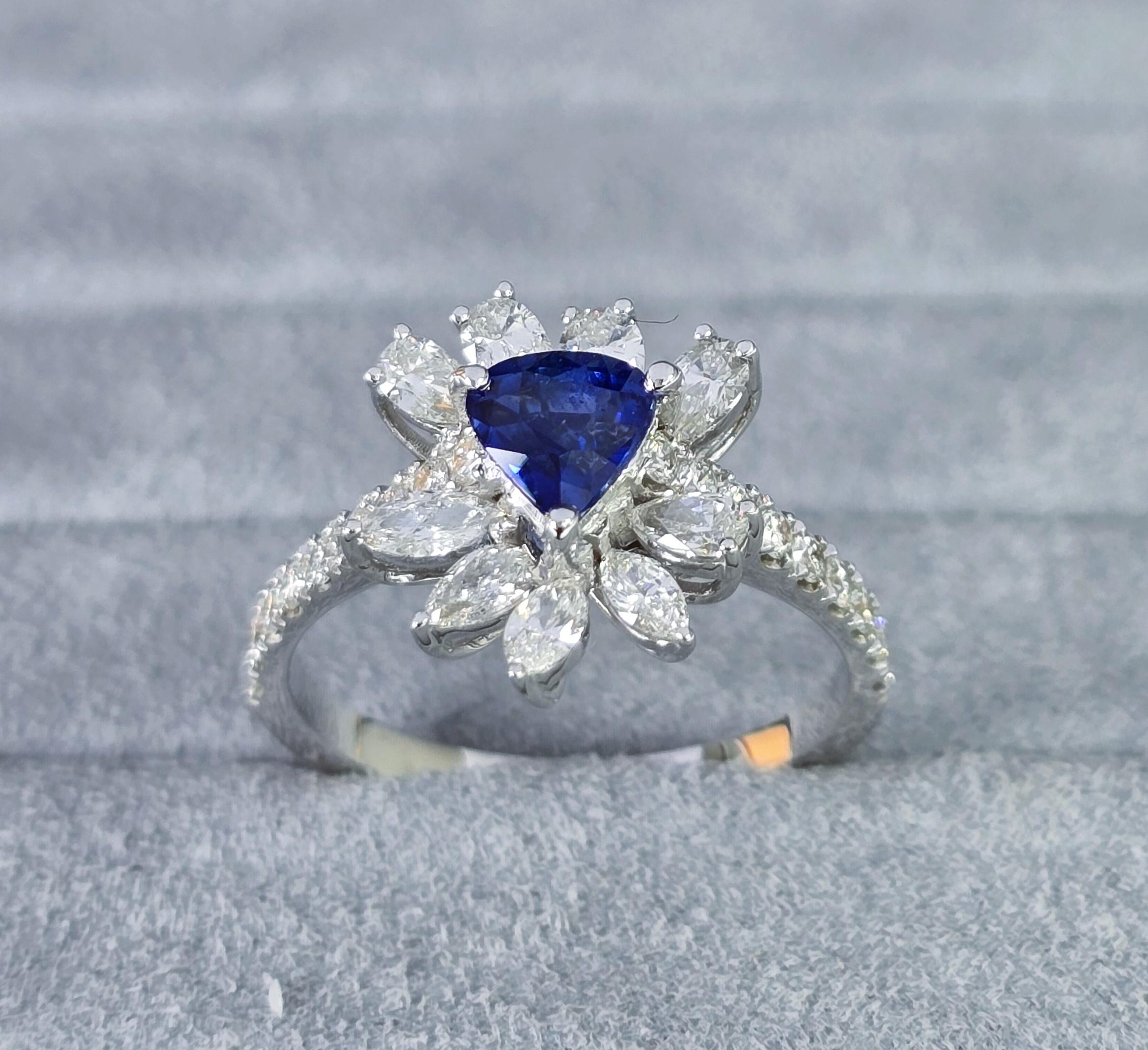 Ceylon Sapphire Trilliant  Ring For Sale 5