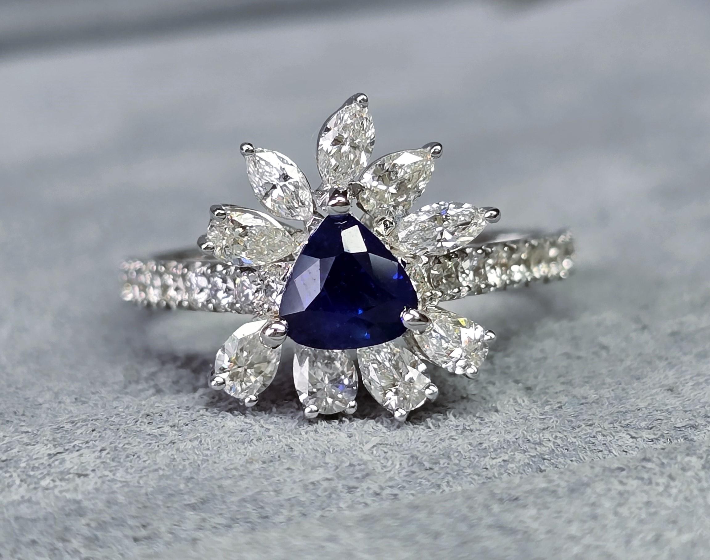 Ceylon Sapphire Trilliant  Ring For Sale 1