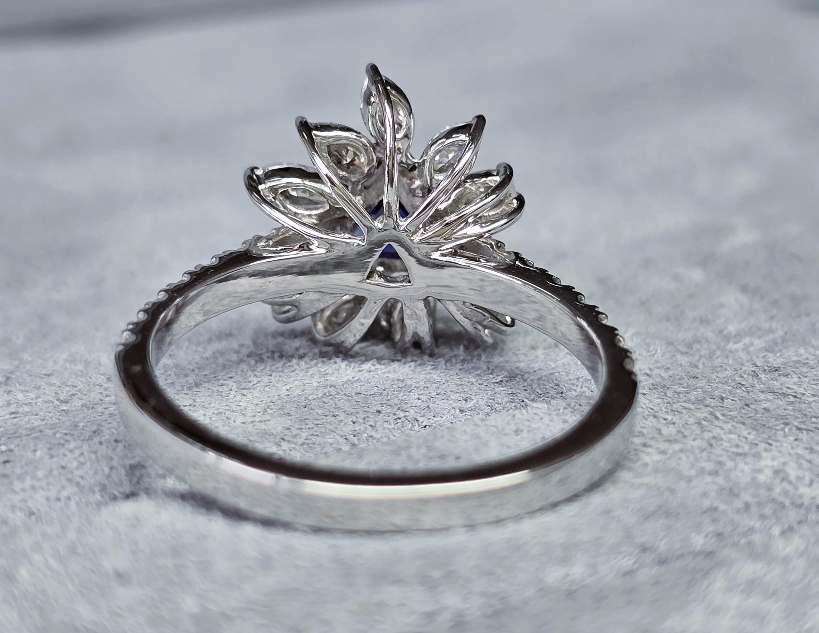 Ceylon Sapphire Trilliant  Ring For Sale 3