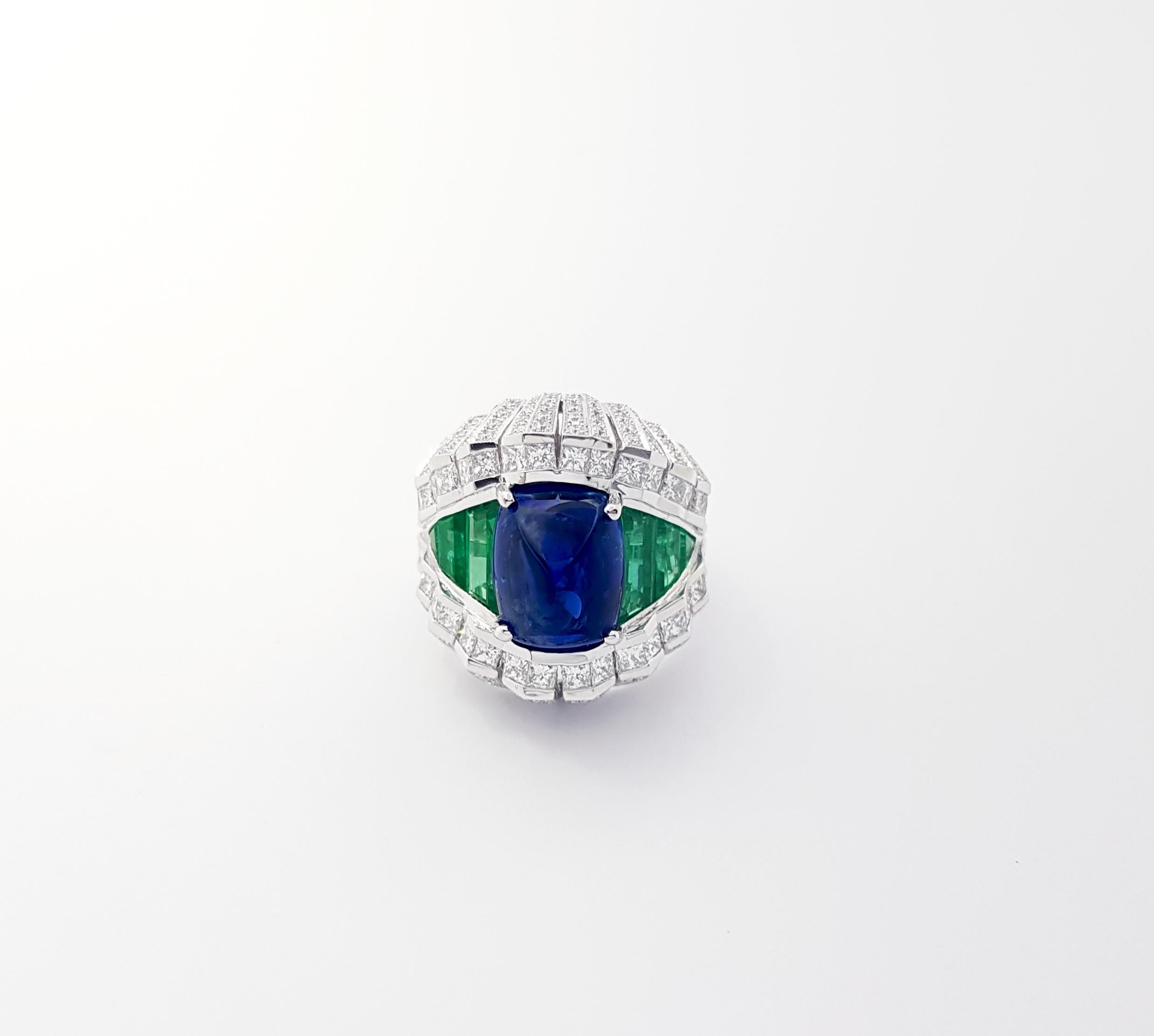 Ceylon Sugarloaf Blue Sapphire, Emerald and Diamond Ring set in 18K White Gold For Sale 5