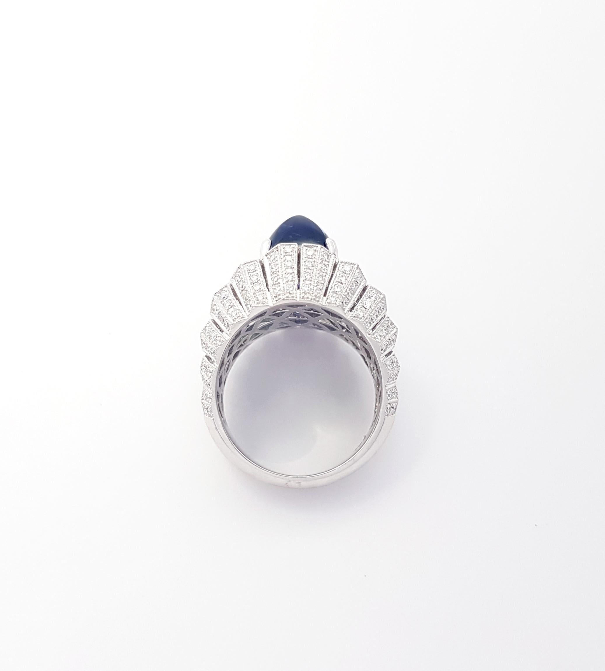 Ceylon Sugarloaf Blue Sapphire, Emerald and Diamond Ring set in 18K White Gold For Sale 7