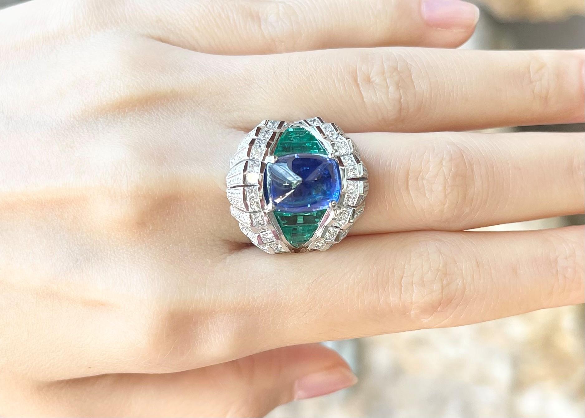 Women's or Men's Ceylon Sugarloaf Blue Sapphire, Emerald and Diamond Ring set in 18K White Gold For Sale
