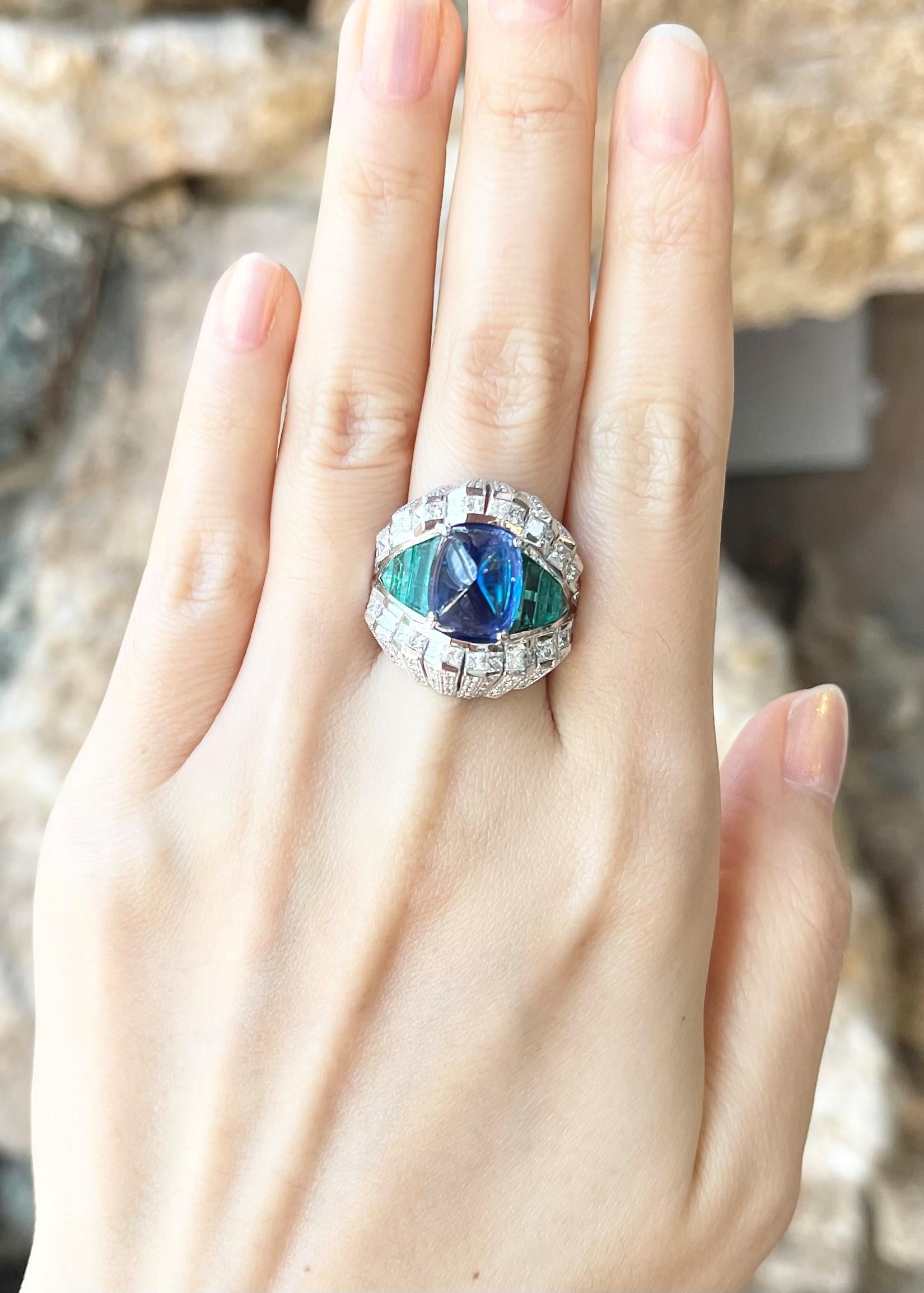 Ceylon Sugarloaf Blue Sapphire, Emerald and Diamond Ring set in 18K White Gold For Sale 1