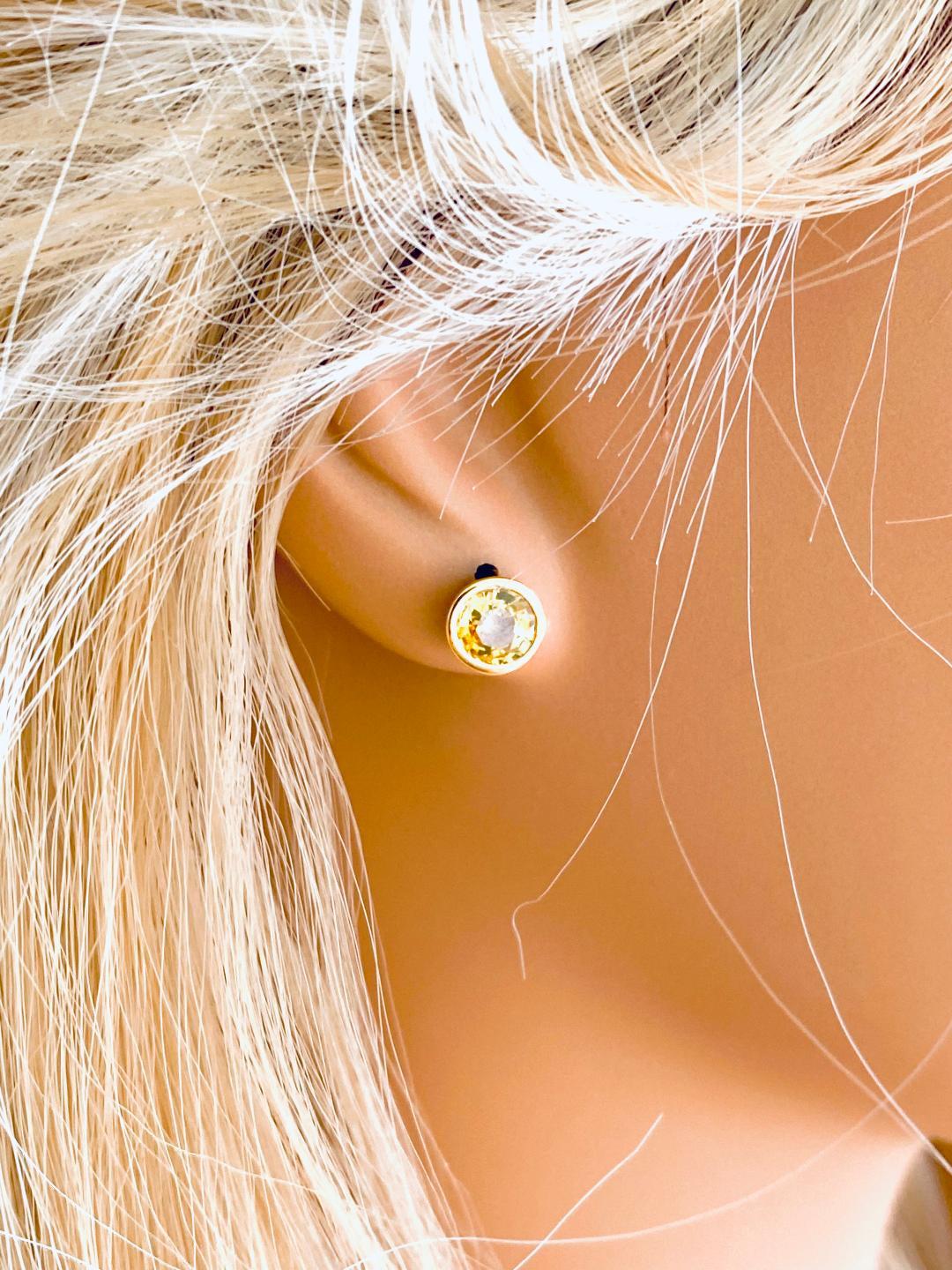 Contemporary Yellow Sapphire 1.65 Carat Bezel Set 14 Karat Yellow Gold 0.30 Inch Earrings
