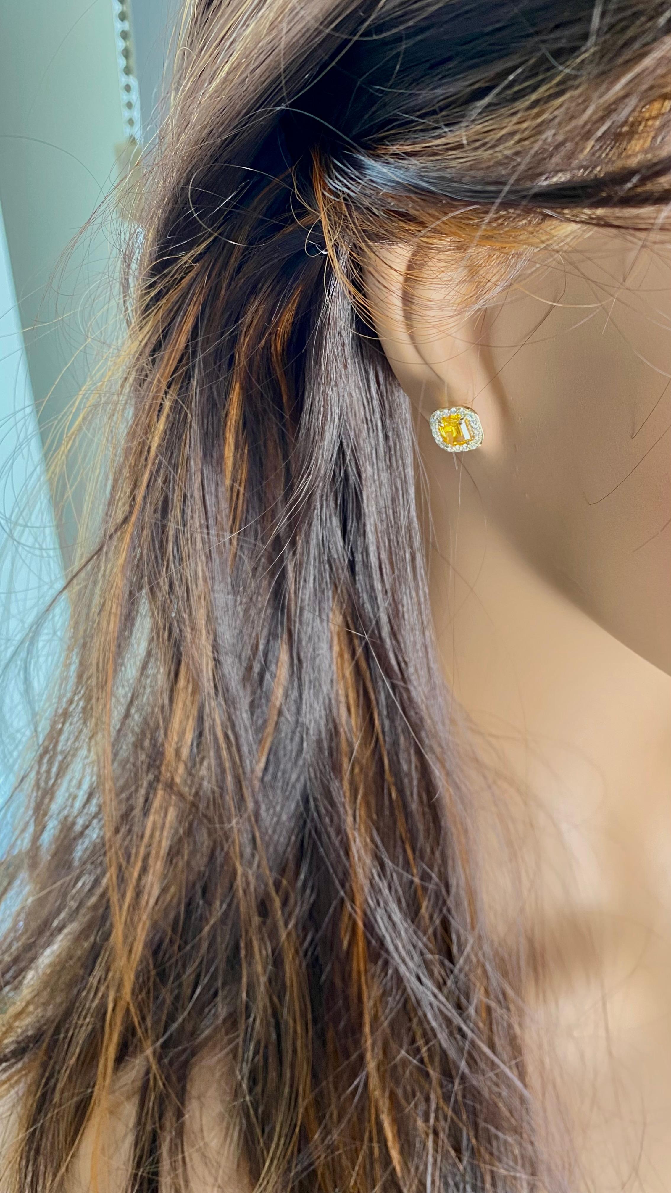Donna Orecchini con zaffiro giallo di Ceylon e diamanti da 2.10 carati, stile Halo in oro Asscher in vendita