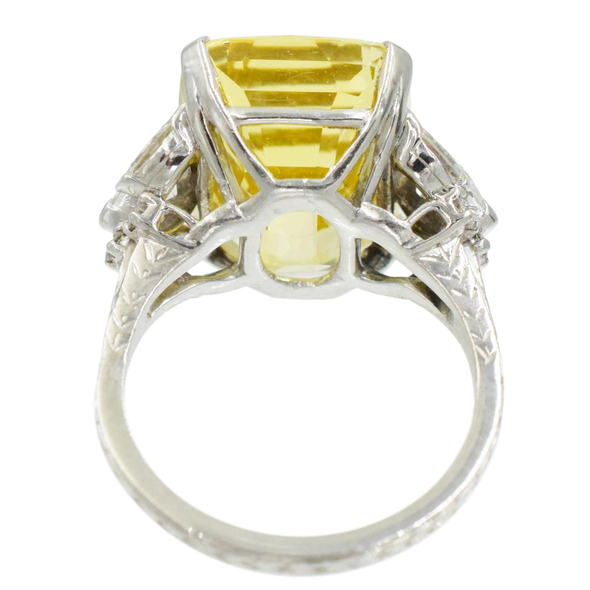 Ceylon Yellow Sapphire GIA certified No Heat  and Diamond Ring In Excellent Condition For Sale In New York, NY
