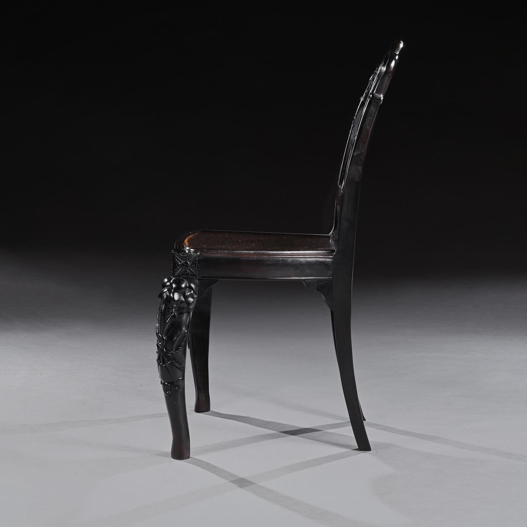 Chaise d'appoint cylonaise du 19ème siècle en ébène sculpté avec incrustation de spécimen de galuchat Bon état - En vente à Benington, Herts