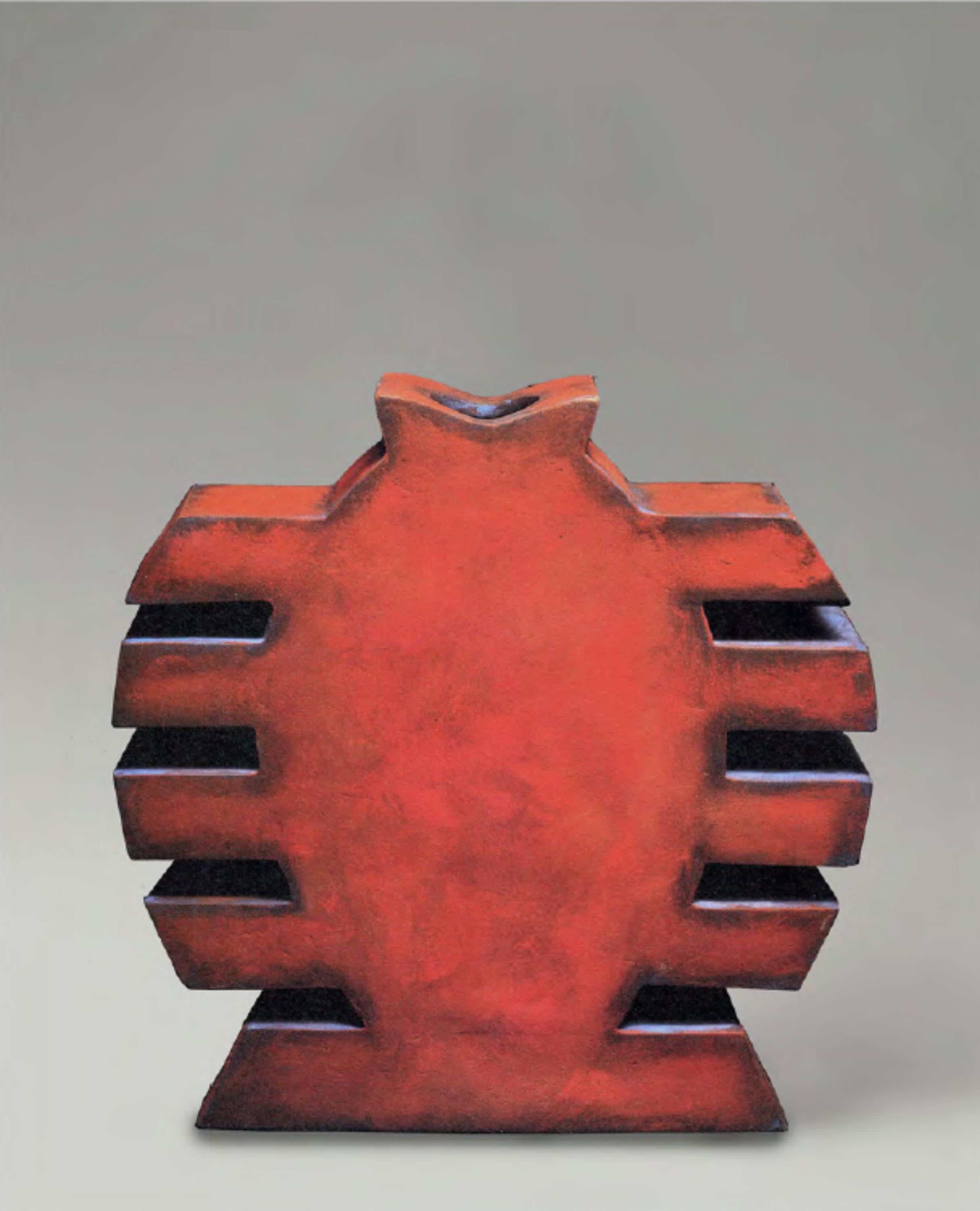 CF Te16 Terre von Caturegli Formica
Abmessungen: B 45 x H 36 cm
MATERIALIEN: Keramik

Terres, Dakar, Senegal, 1987-1991 

TERRES ist eine Serie von symbolischen Keramikskulpturen, die in Dakar, Senegal, im Atelier 