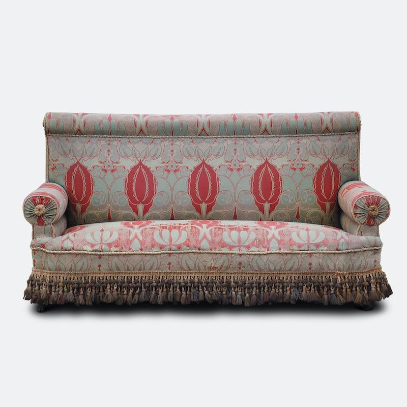 C.F.A. Voysey Arts & Crafts Sofa rembourré:: circa 1900 3