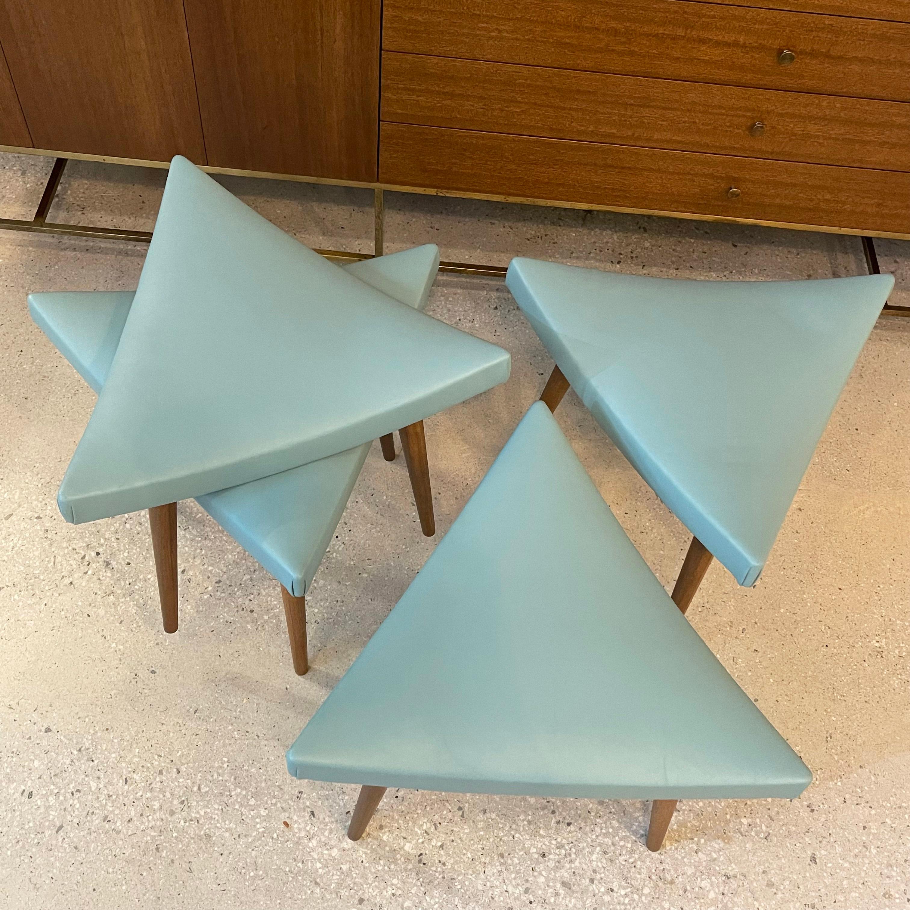 Cuir cSignature Tabourets triangulaires de style The Modernity en vente