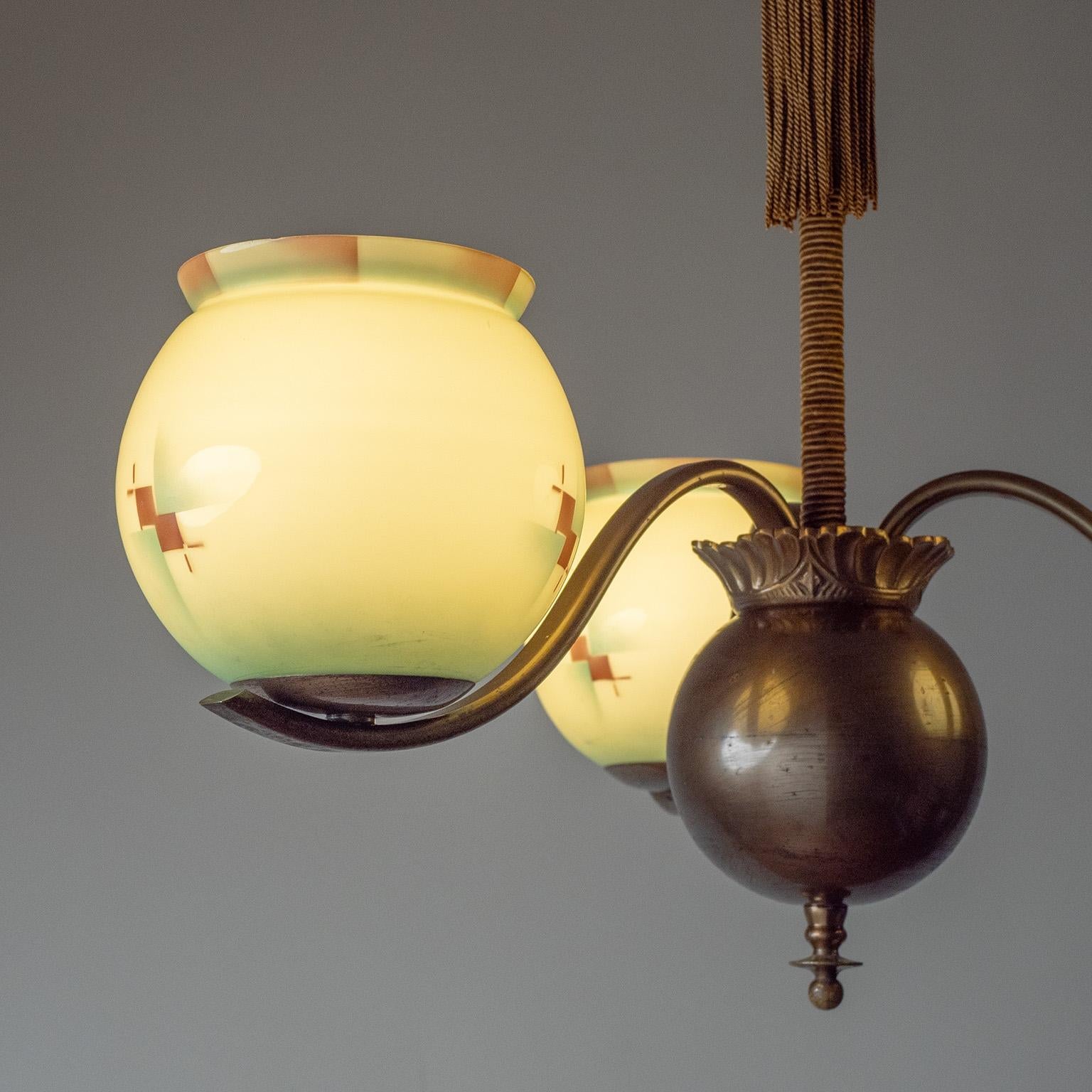 Art déco A.I.C. Lustre en verre émaillé Hallberg, années 1930 en vente