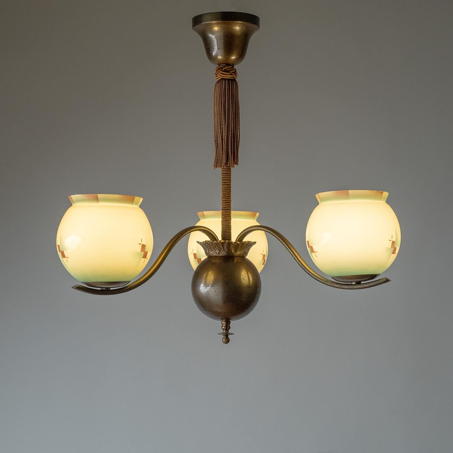 Laiton A.I.C. Lustre en verre émaillé Hallberg, années 1930 en vente